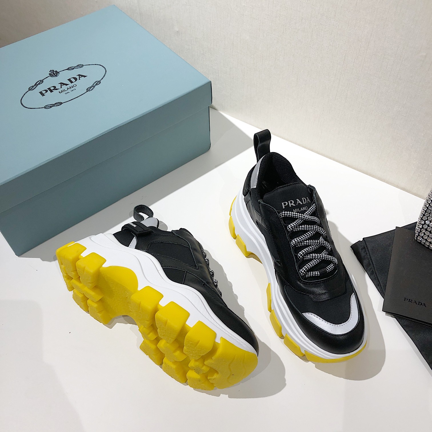 Prada Low Top sneaker 59 - vstockx