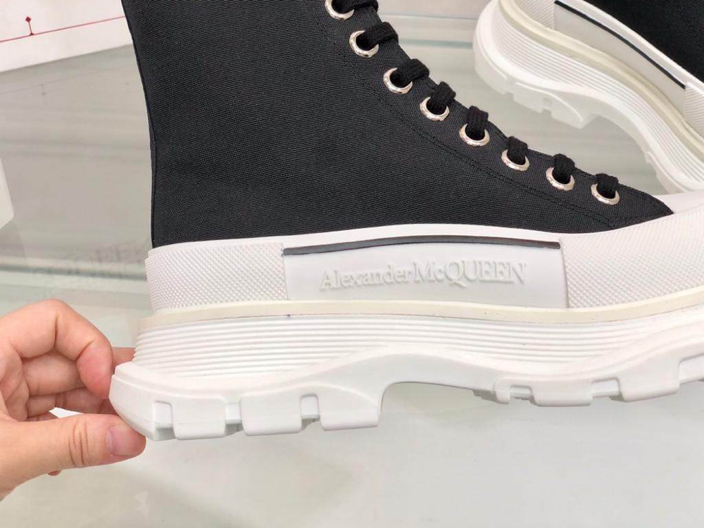 Alexander McQueen Tread Slick Lace Up Boot Black White (W) - vstockx