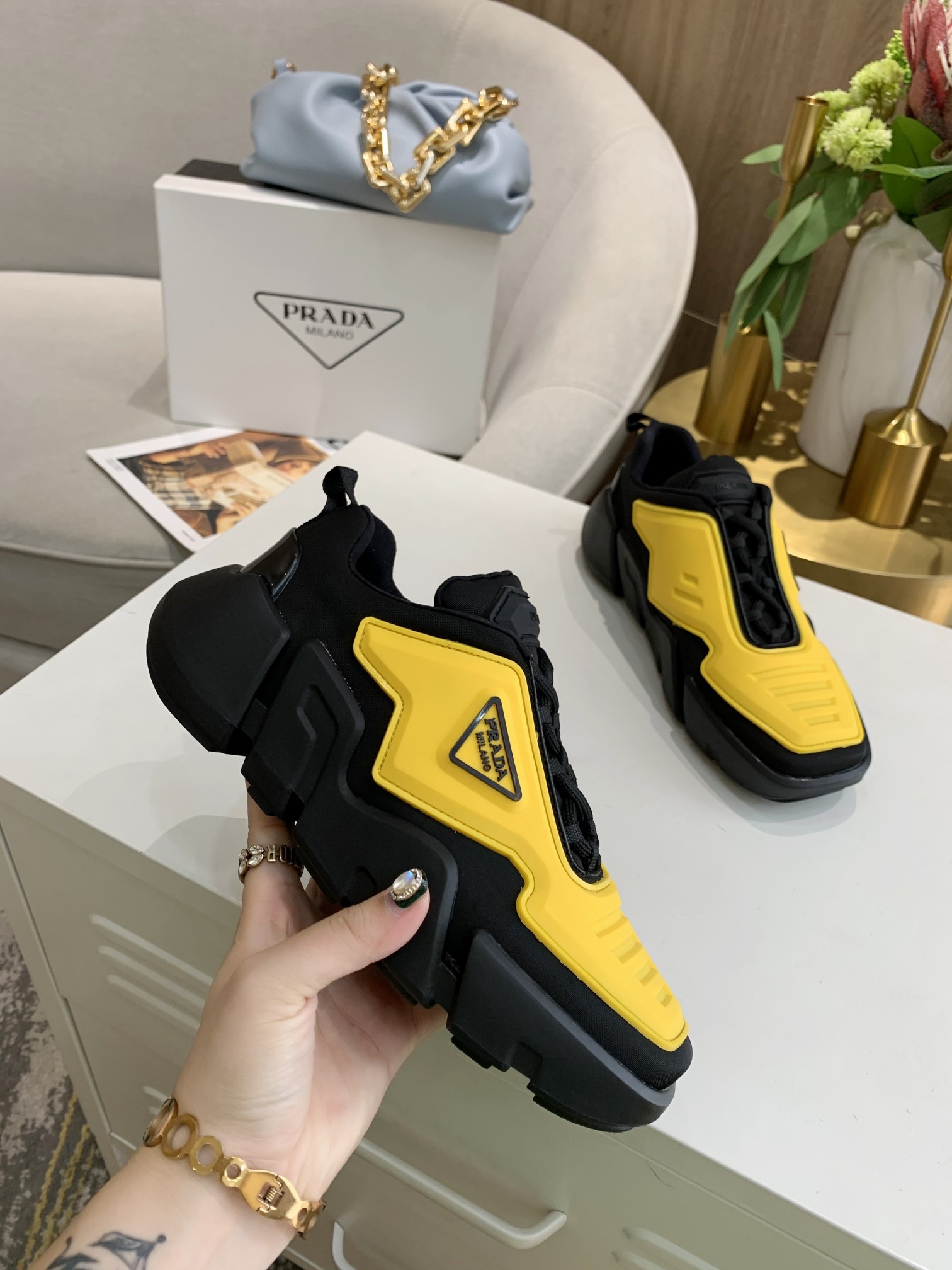 Prada Low Top sneaker 42 - vstockx
