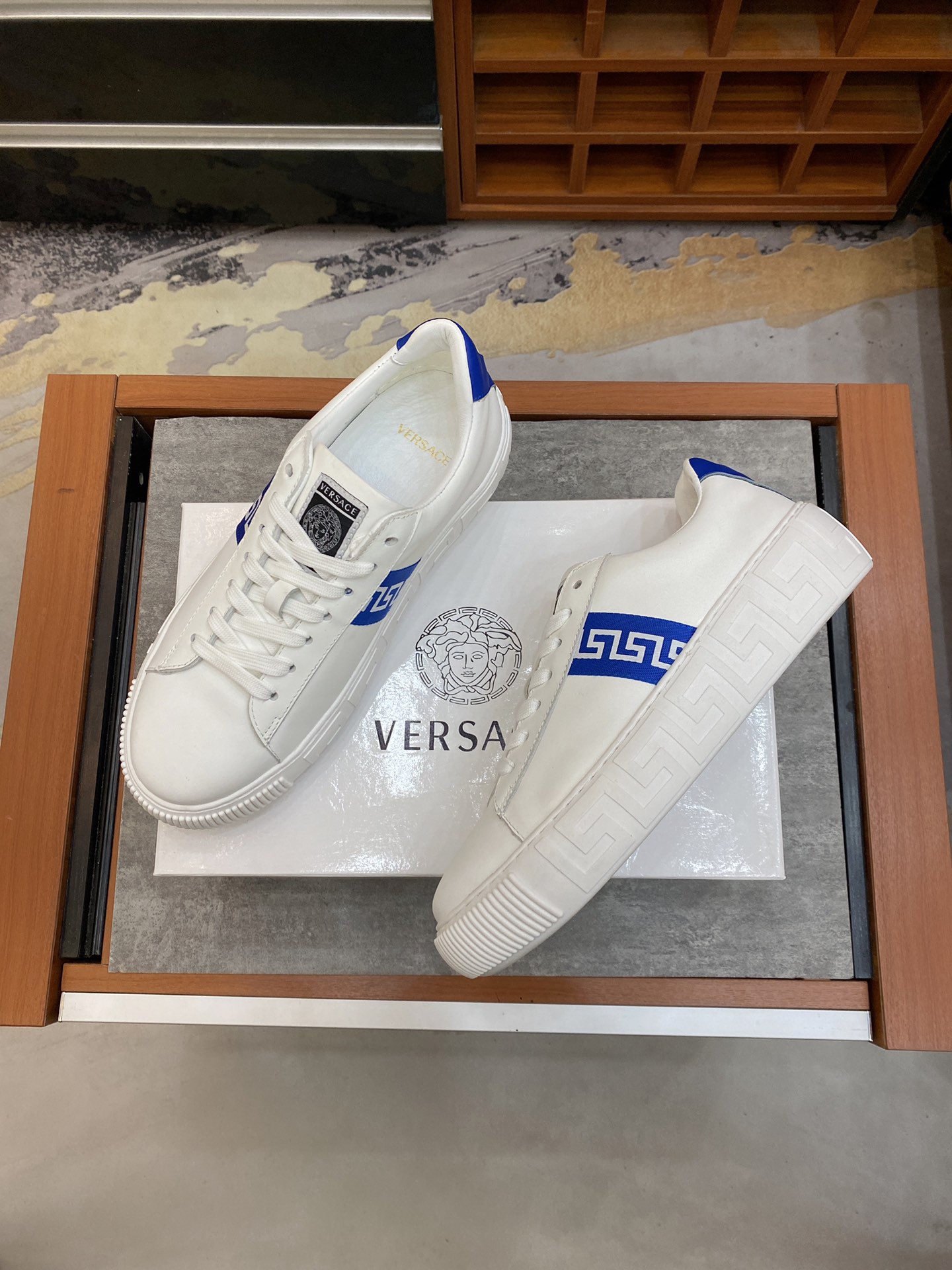 Versace Greca Sneaker 23 - vstockx