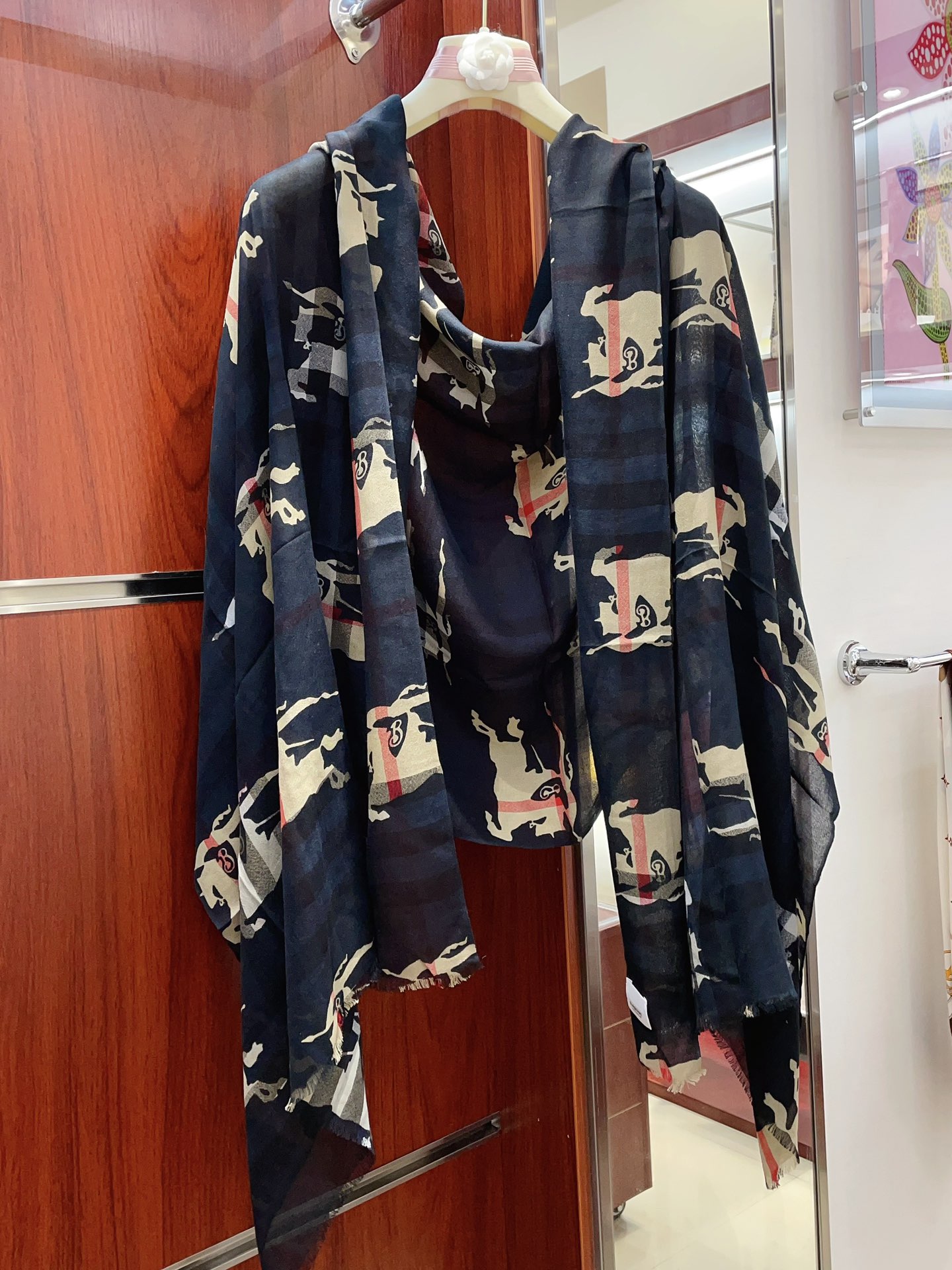 Streetwear Scarf Burberry 328773 SIZE:220cm*70cm - vstockx