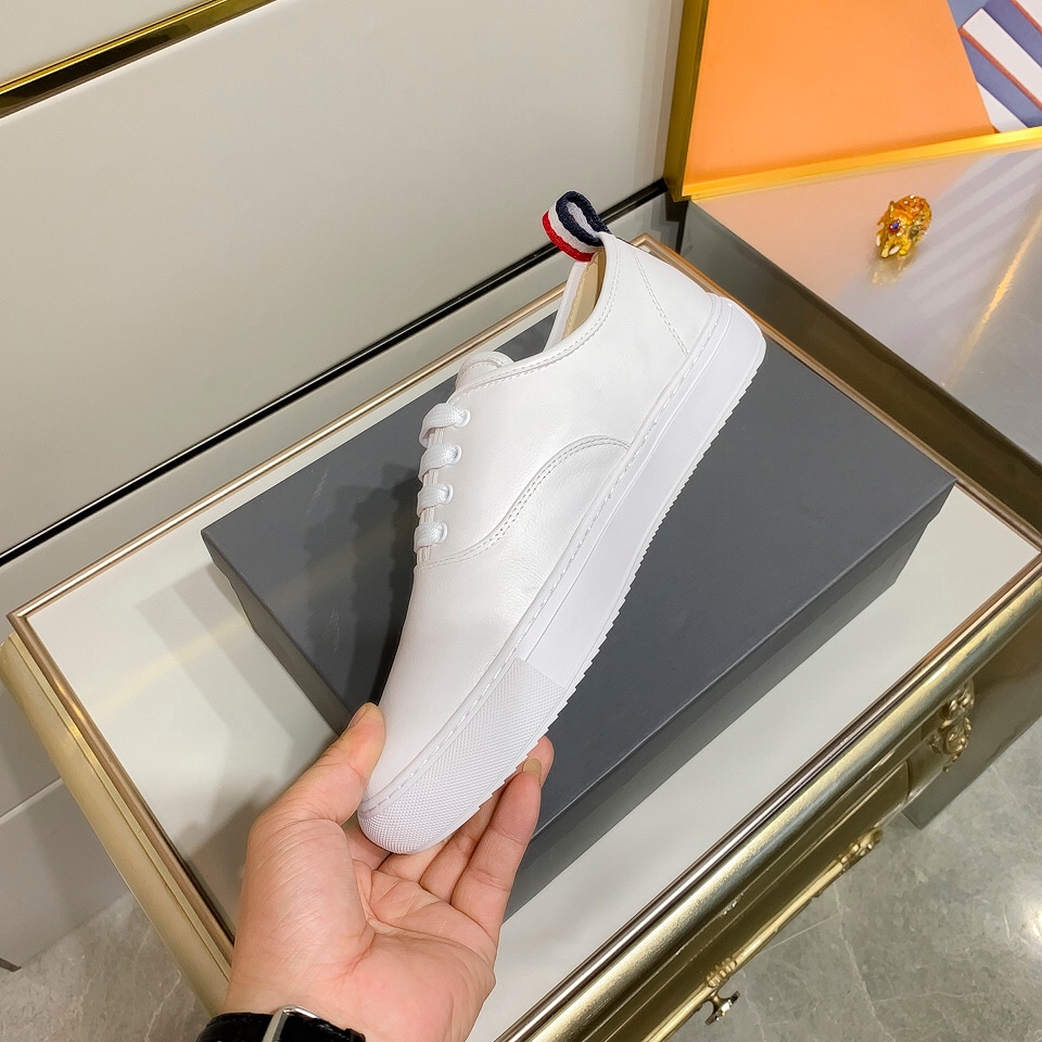 Thom Browne Low Top Sneaker 21 - vstockx