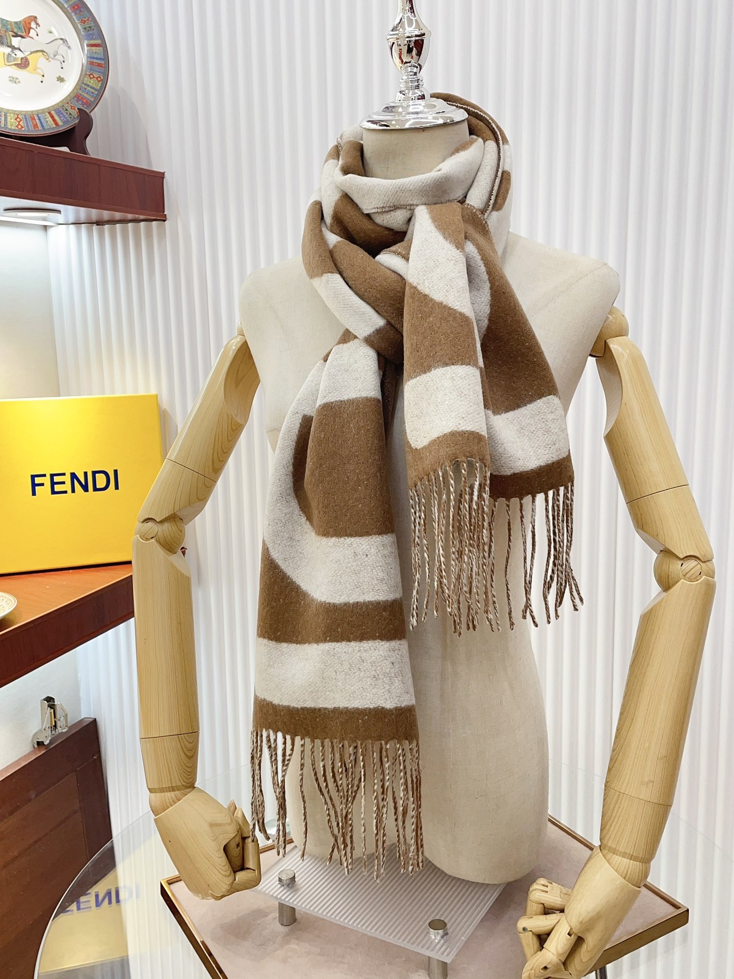 Streetwear Scarf FENDI 328752 SIZE:30*180cm - vstockx