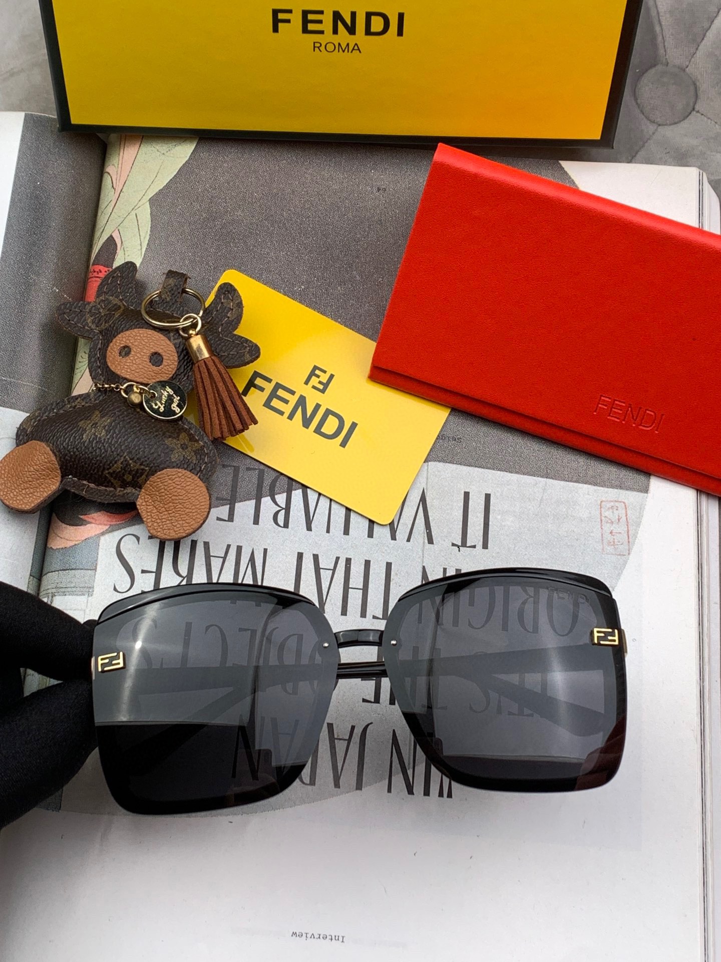 Sunglasses Fendi F301 - vstockx