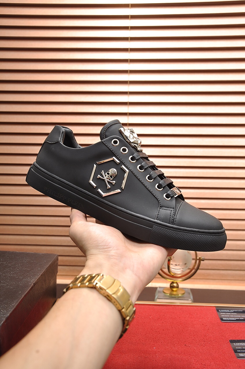 Philipp Plein Low Top Sneakers 12 - vstockx