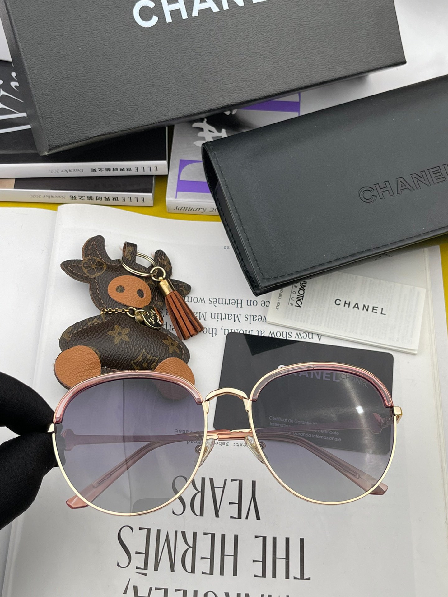 Sunglasses Chanel CH5594 - vstockx