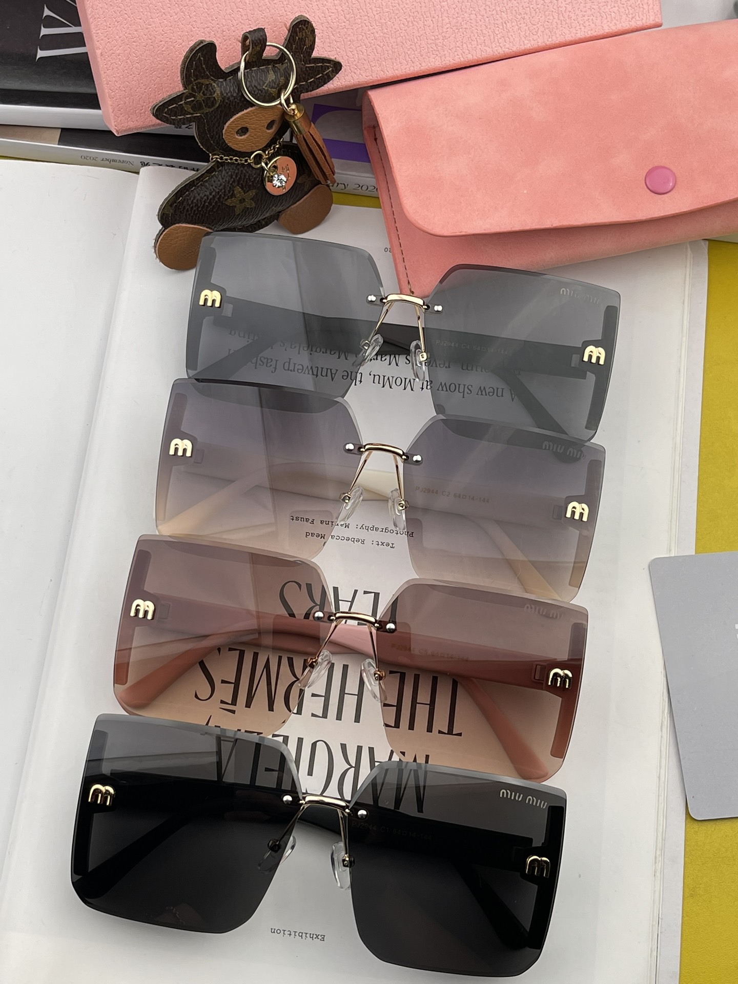 sunglasses Miu Miu MM4294 - vstockx