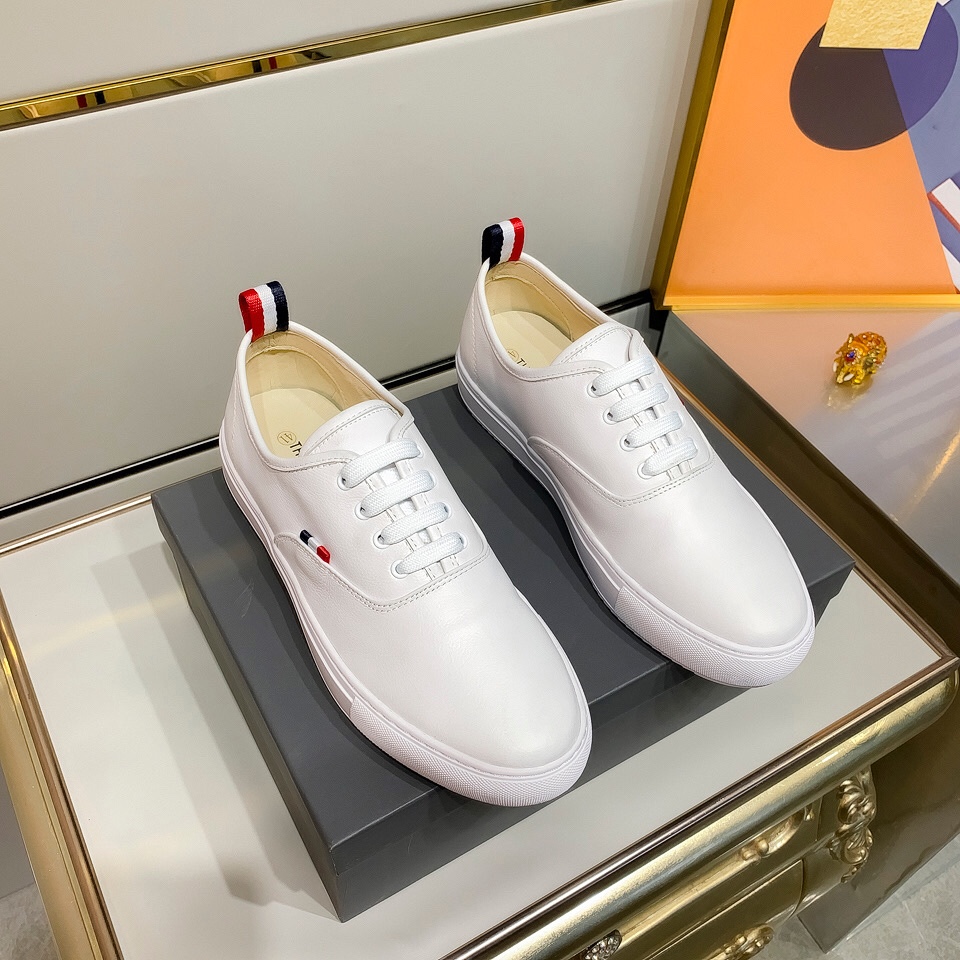 Thom Browne Low Top Sneaker 21 - vstockx