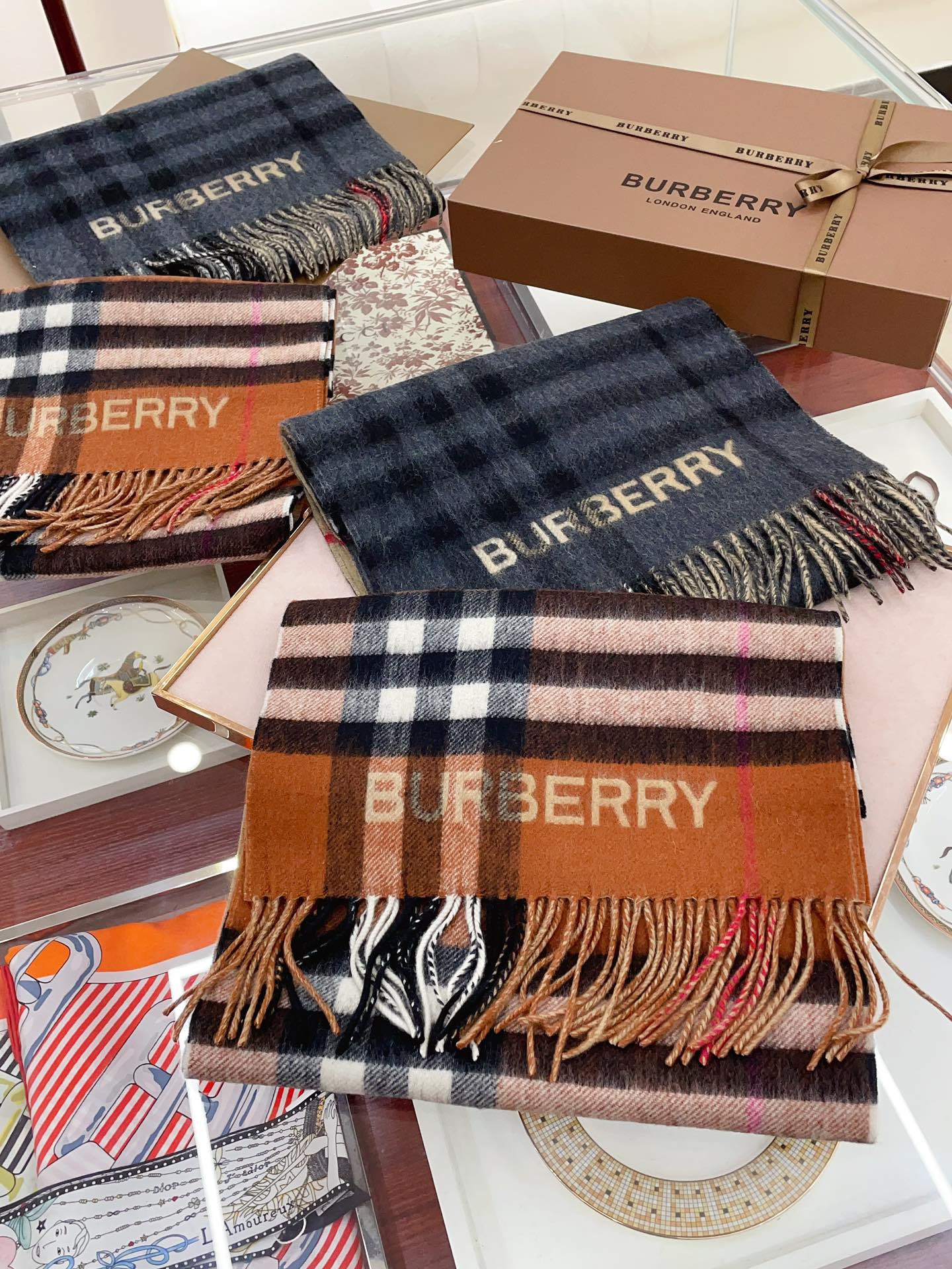 Streetwear Hat BURBERRY 328868 - vstockx