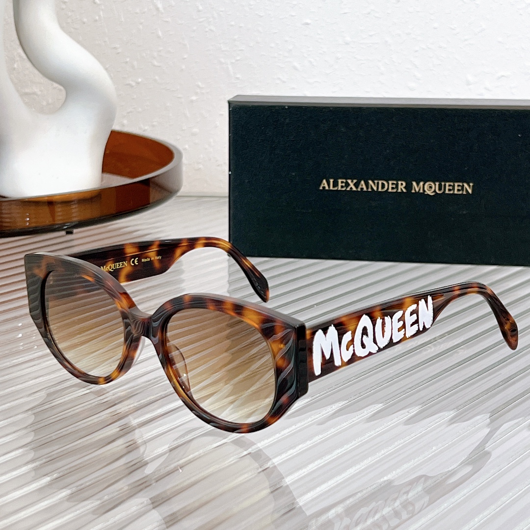 Sunglasses Alexander McQueen 0328s 2 - vstockx