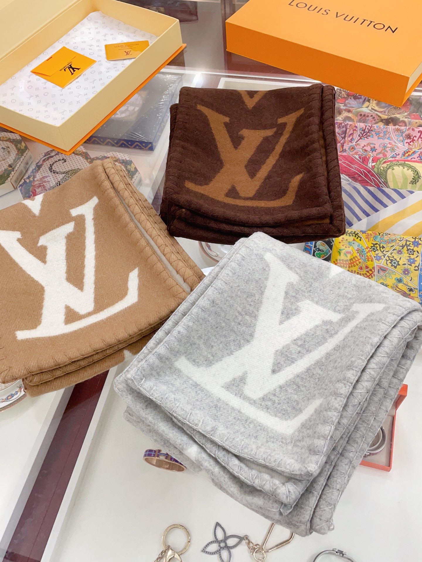 Streetwear Scarf LV 328765 SIZE:240*26cm - vstockx