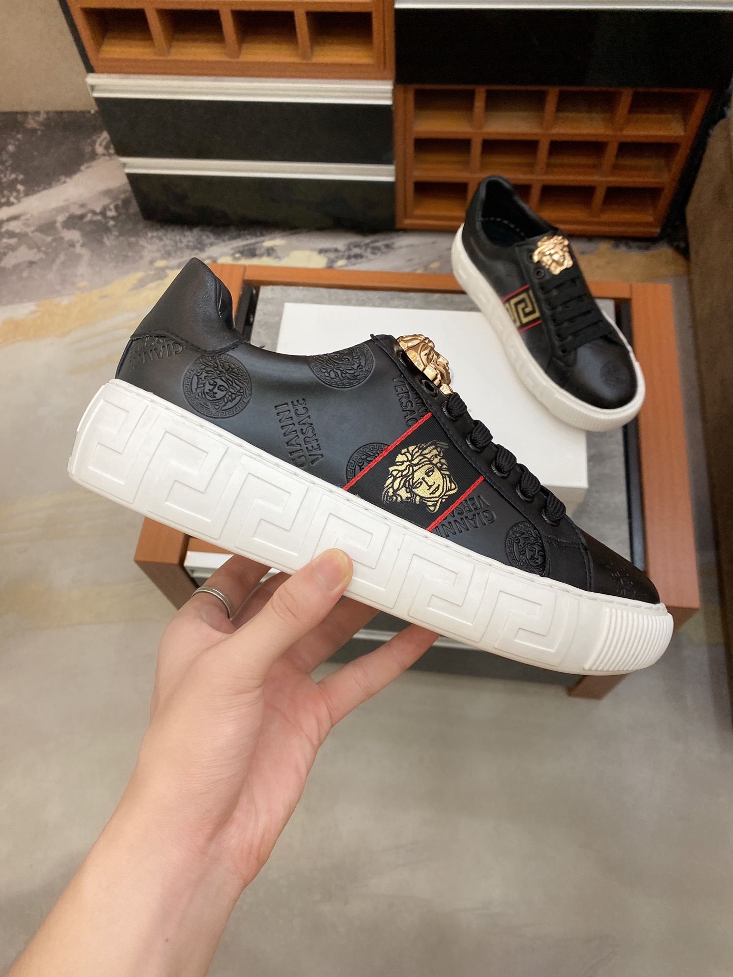 Versace Greca Sneaker 6 - vstockx