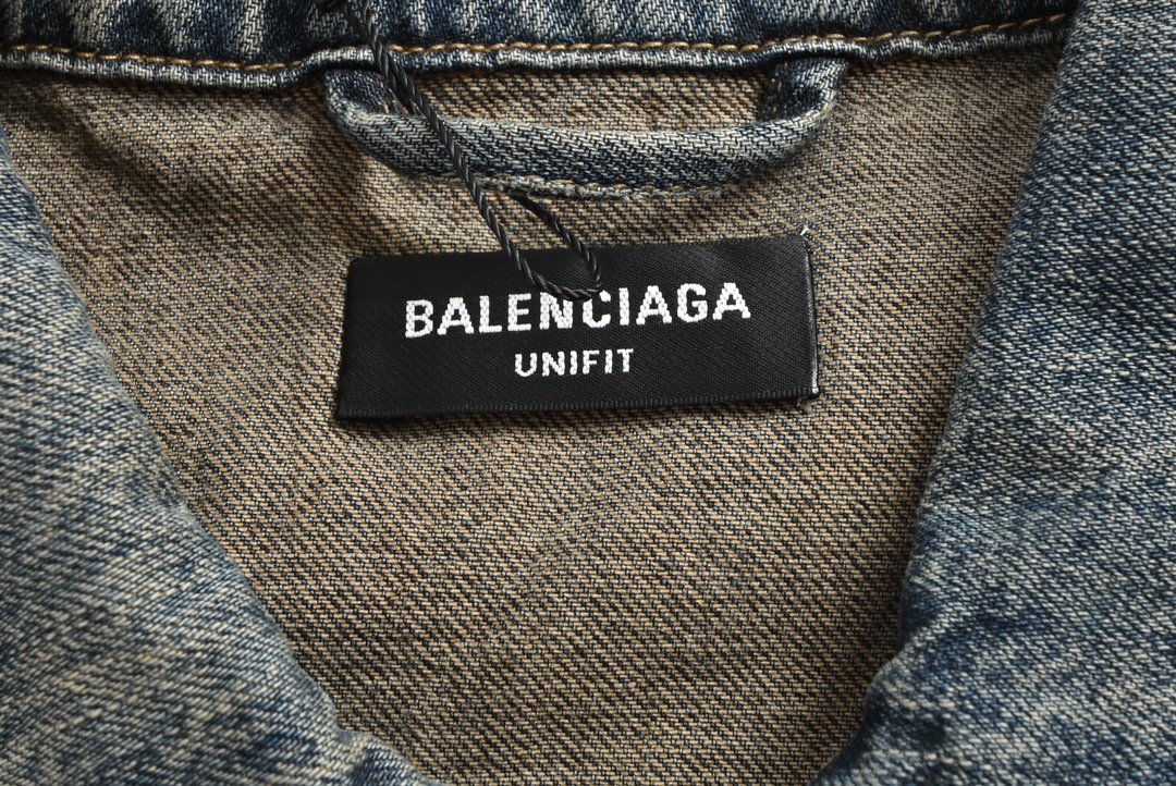 Clothes Balenciaga 137 - vstockx