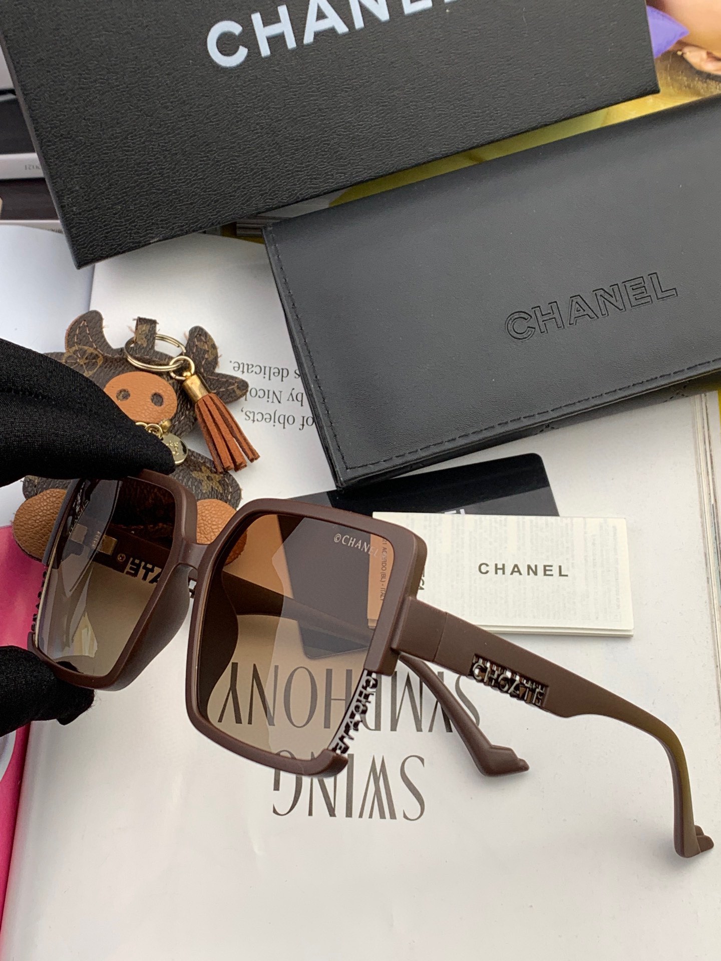 Sunglasses Chanel CH1712 - vstockx