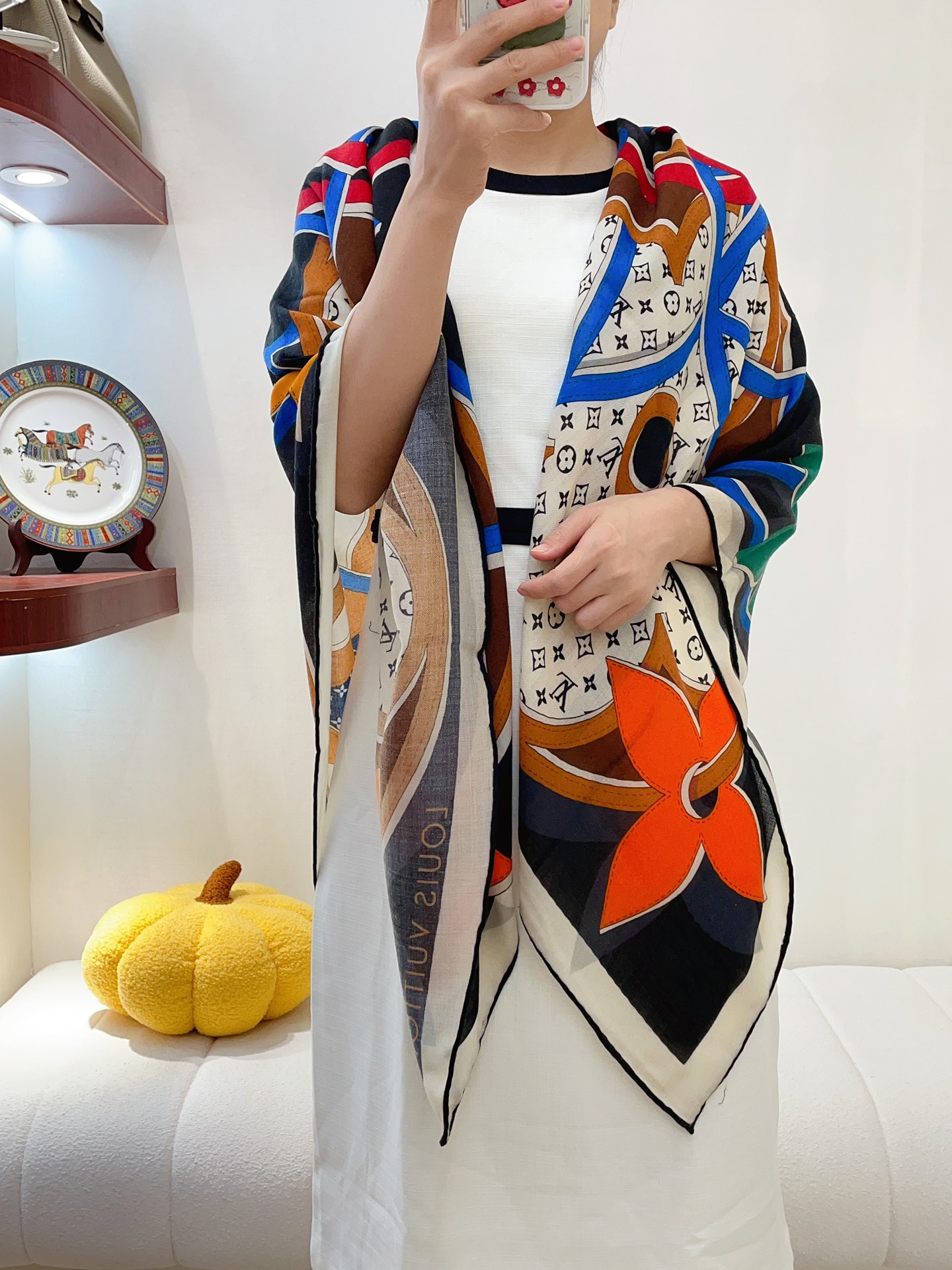 Streetwear Scarf LV 328779 SIZE:135*135cm - vstockx