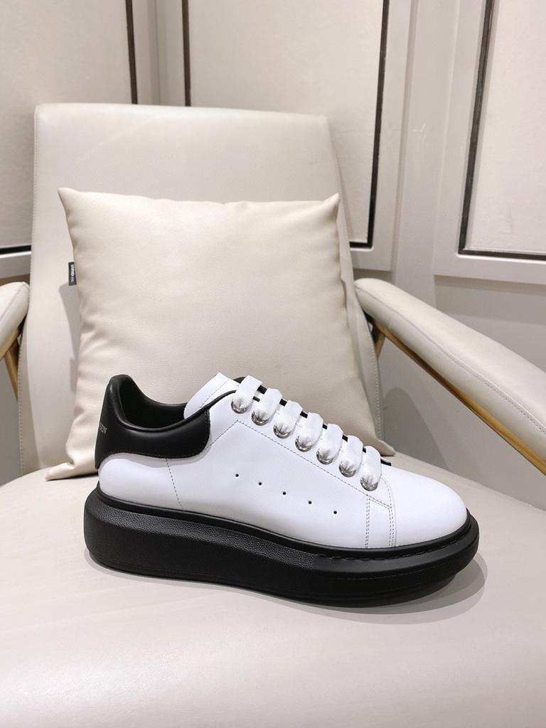 Alexander McQueen Oversized Black Sole (W) - vstockx