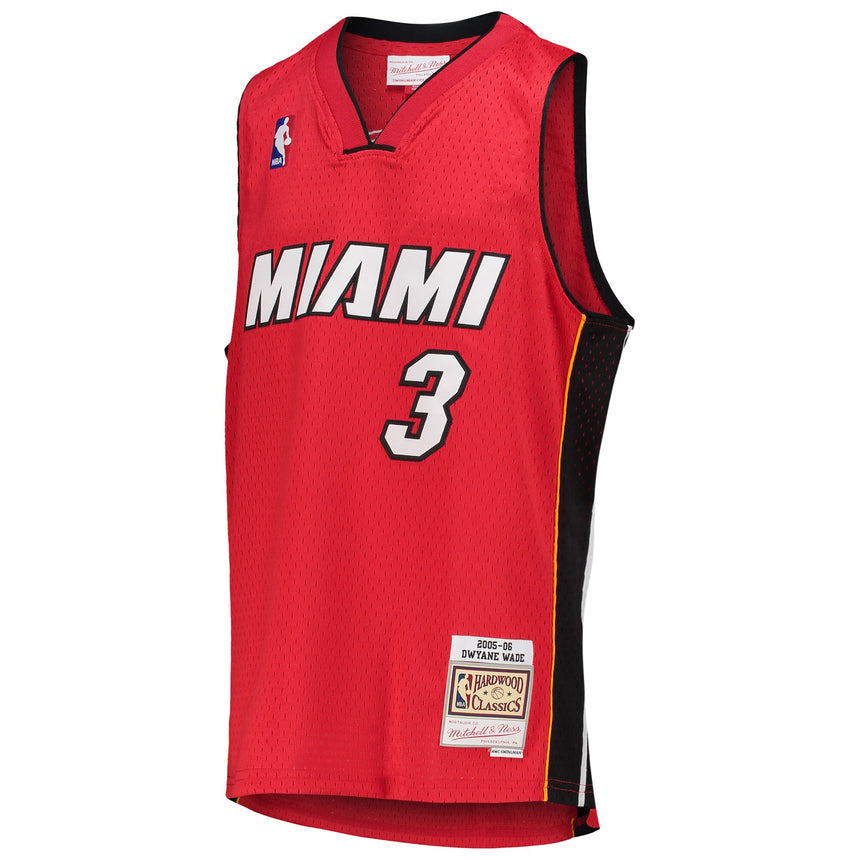 Men's Miami Heat Dwyane Wade Mitchell & Ness Red 2005-06 Hardwood Classics Swingman Jersey - vstockx