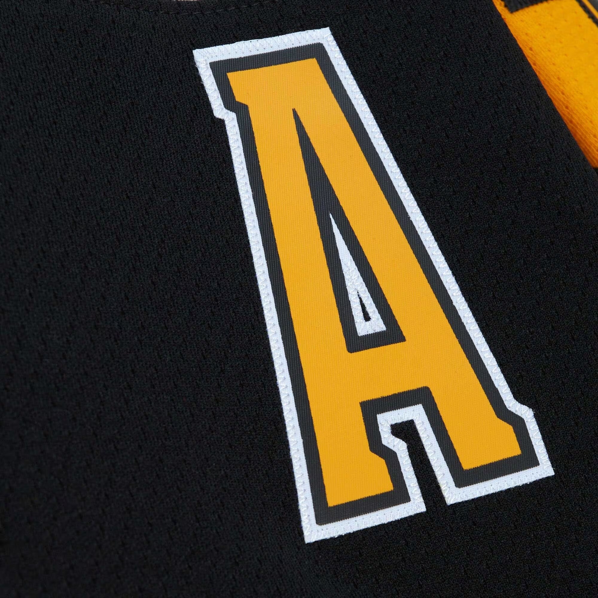 Patrice Bergeron Boston Bruins Mitchell & Ness 2010/11 Alternate Captain Patch Blue Line Player Jersey - Black - vstockx