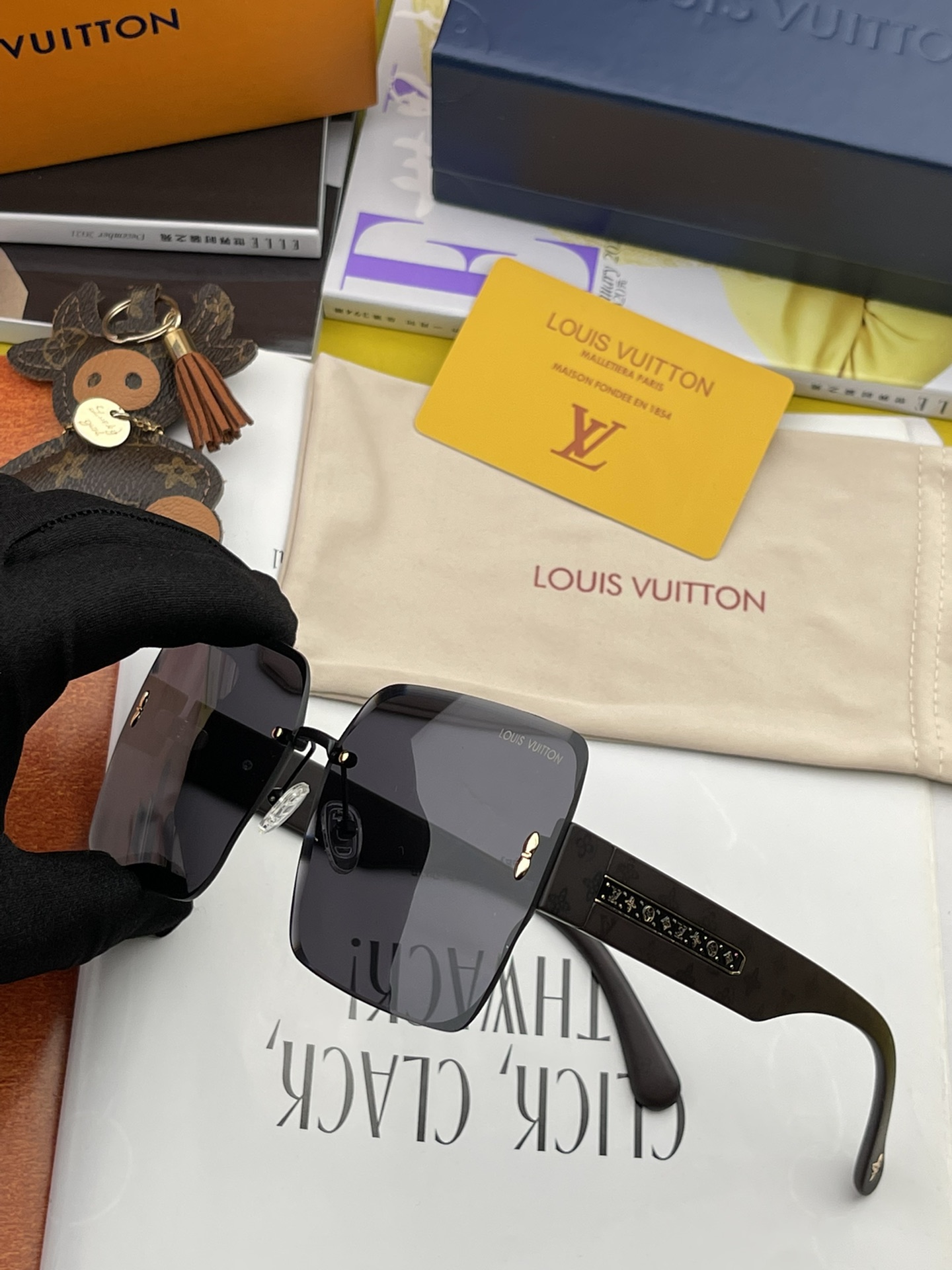 Sunglasses Louis Vuitton L1022 - vstockx