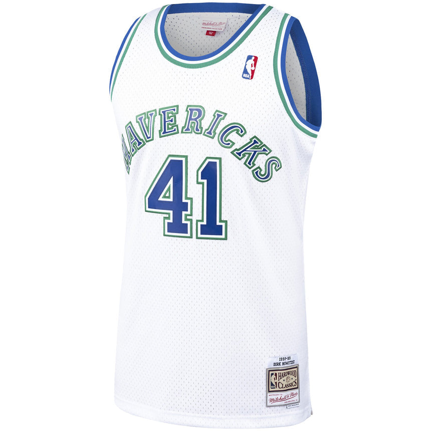 Men's Dirk Nowitzki Dallas Mavericks Mitchell & Ness 1998-99 Hardwood Classics Swingman Jersey - White - vstockx