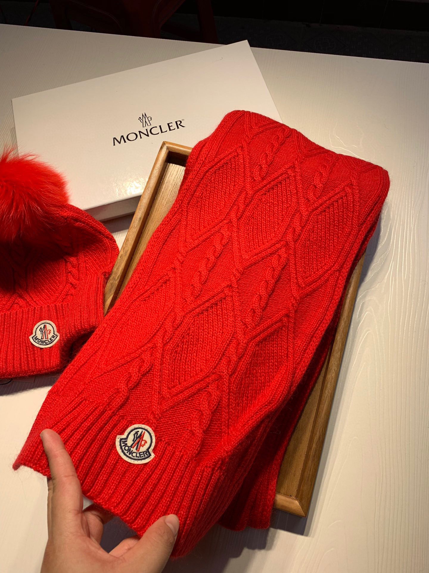 Hat & Scarf Moncler 2 - vstockx