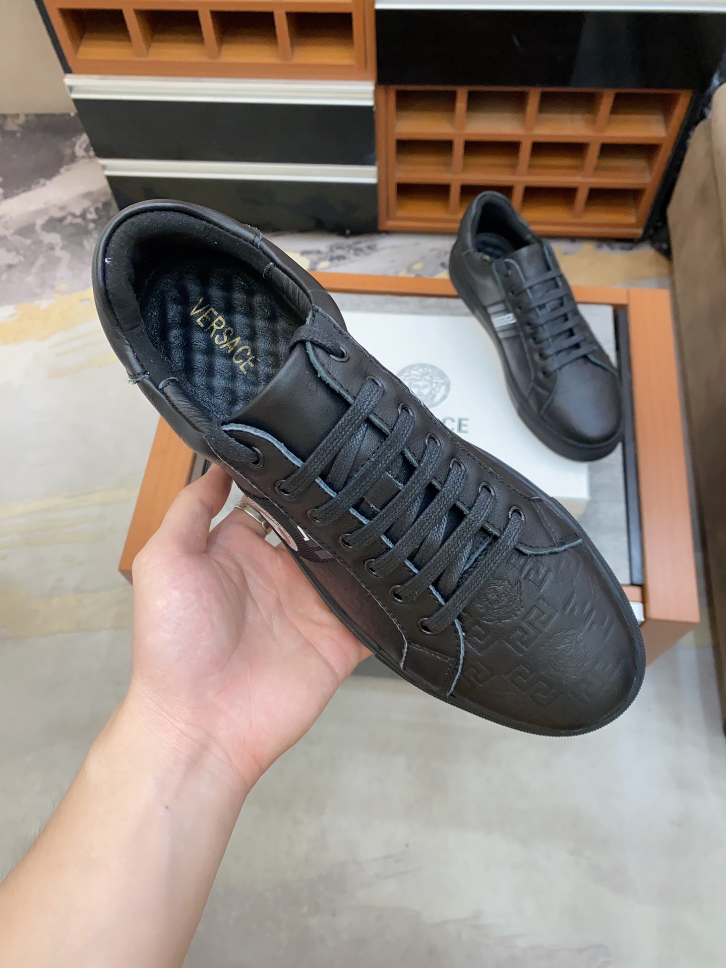 Versace Greca Sneaker 4 - vstockx