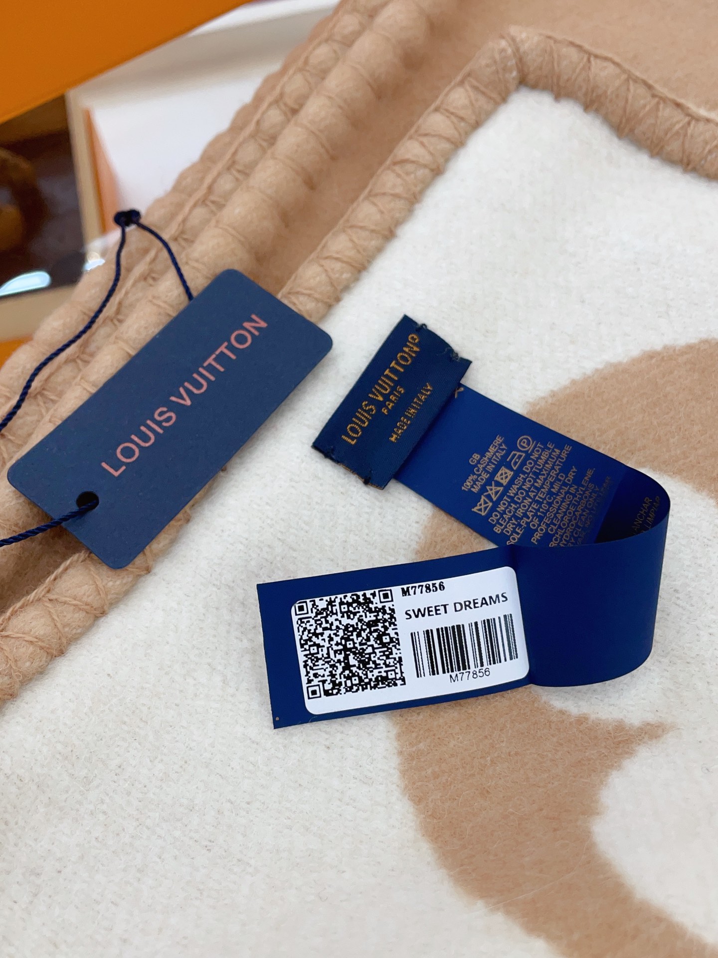 Streetwear Scarf LV 328765 SIZE:240*26cm - vstockx