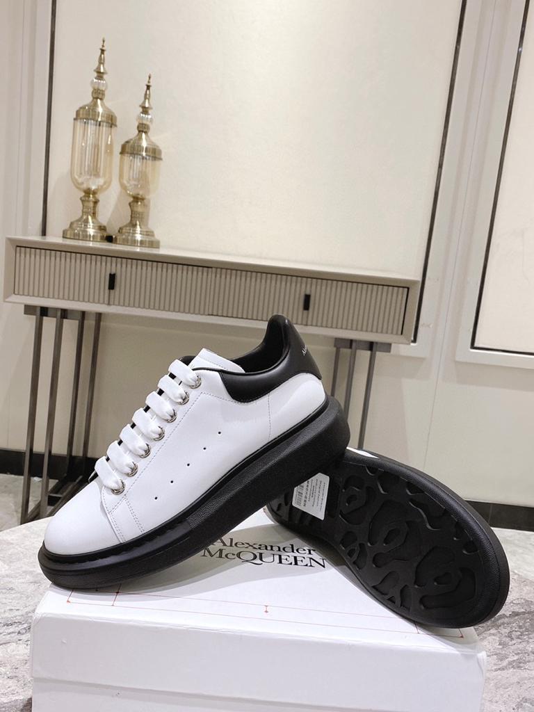 Alexander McQueen Oversized Black Sole (W) - vstockx