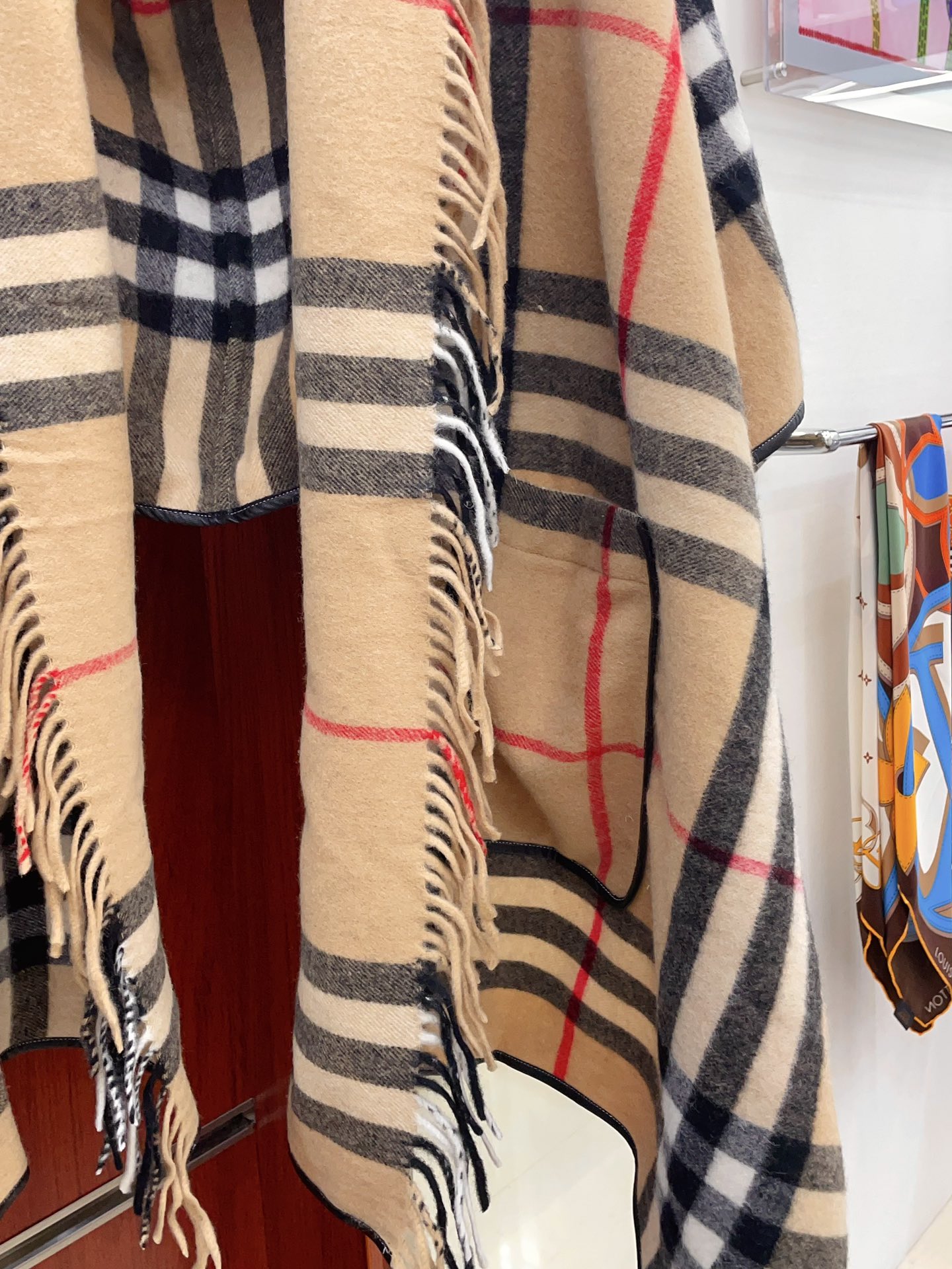 Streetwear Scarf BURBERRY 328784 SIZE:220*70cm - vstockx