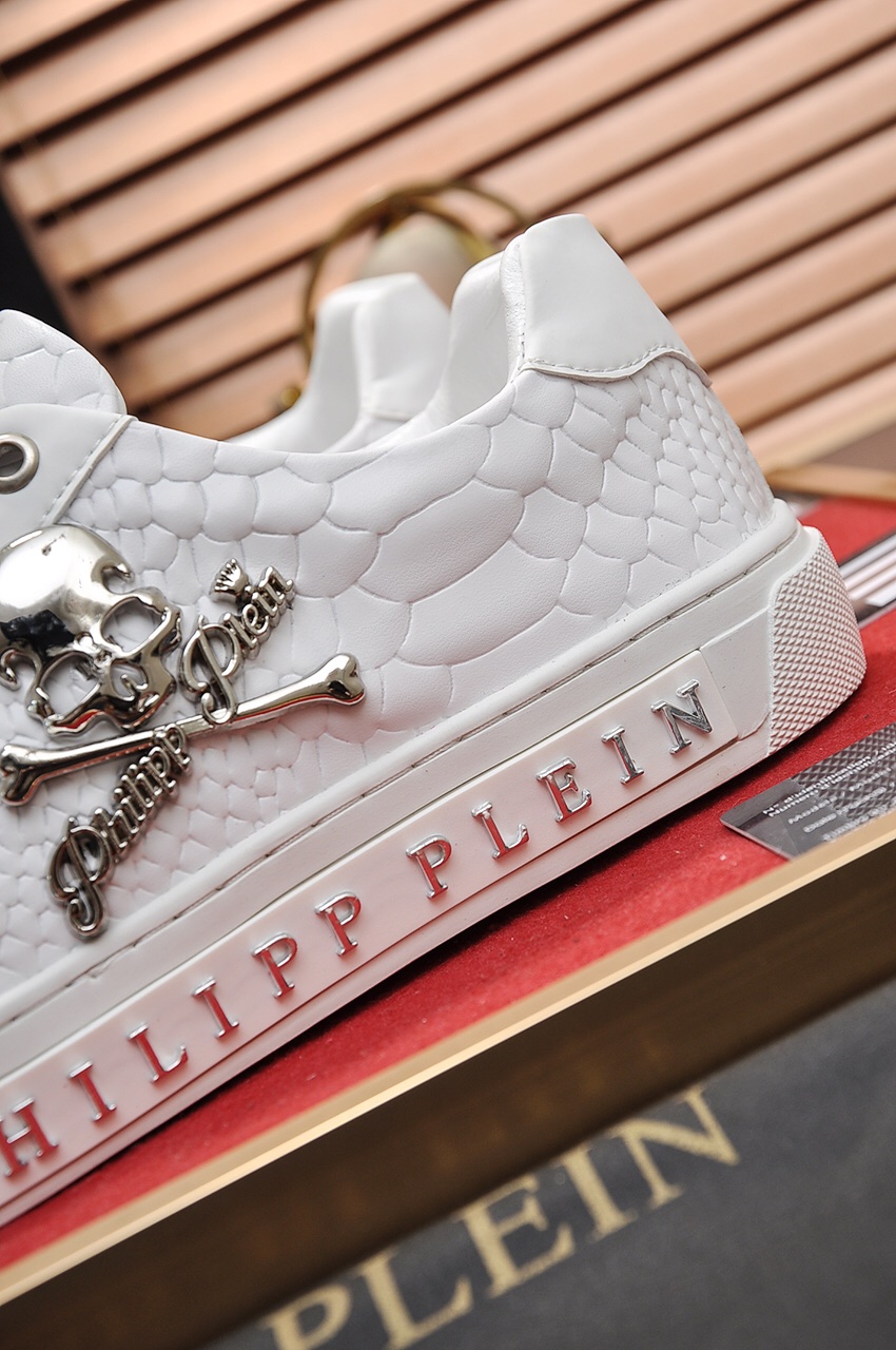 Philipp Plein Low Top Sneakers 19 - vstockx