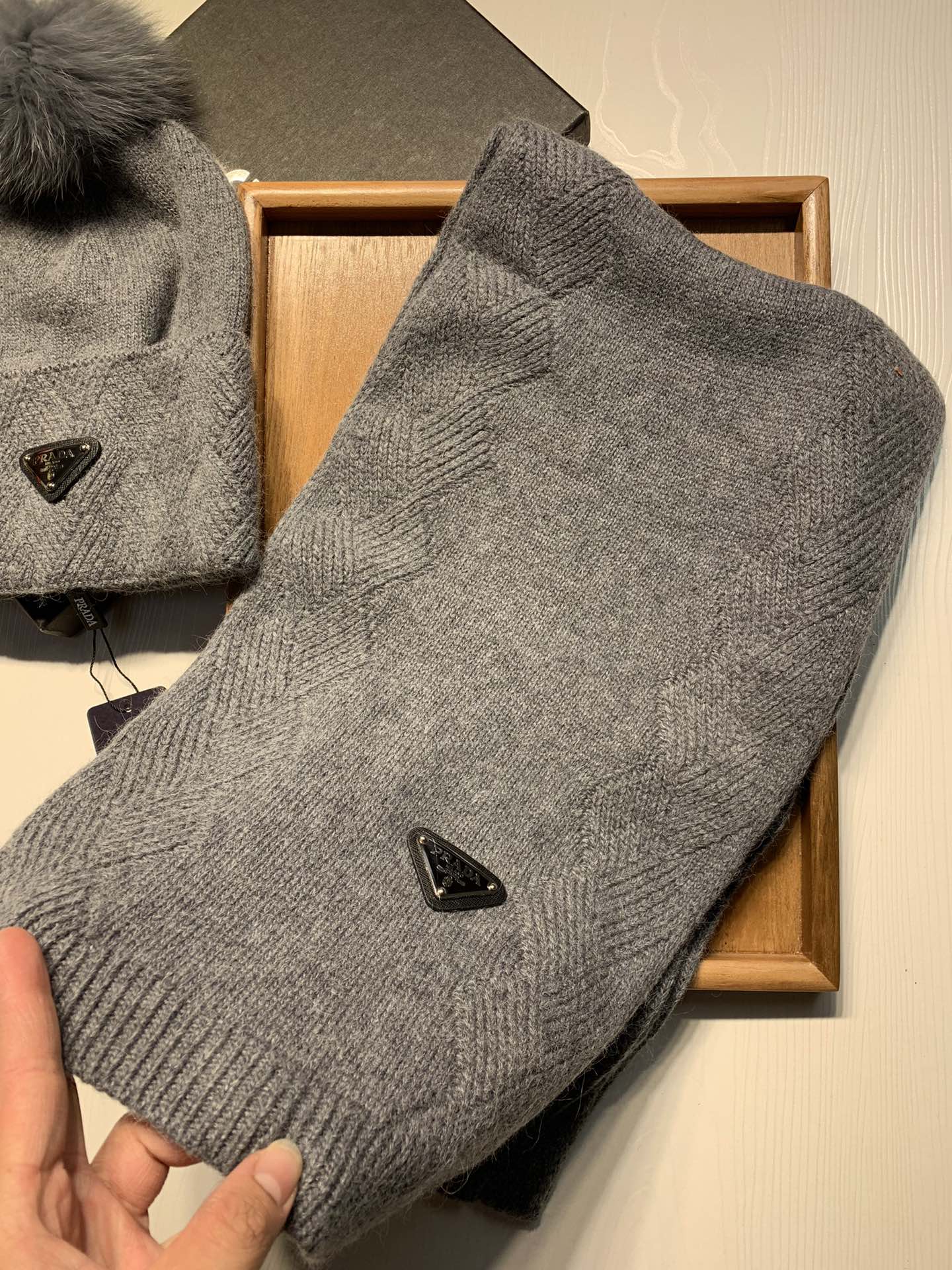 Hat & Scarf Prada 2 - vstockx