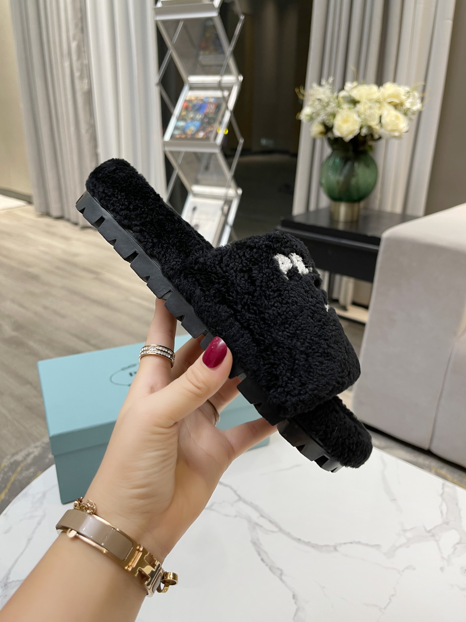 Prada Flat Sandals 4 - vstockx