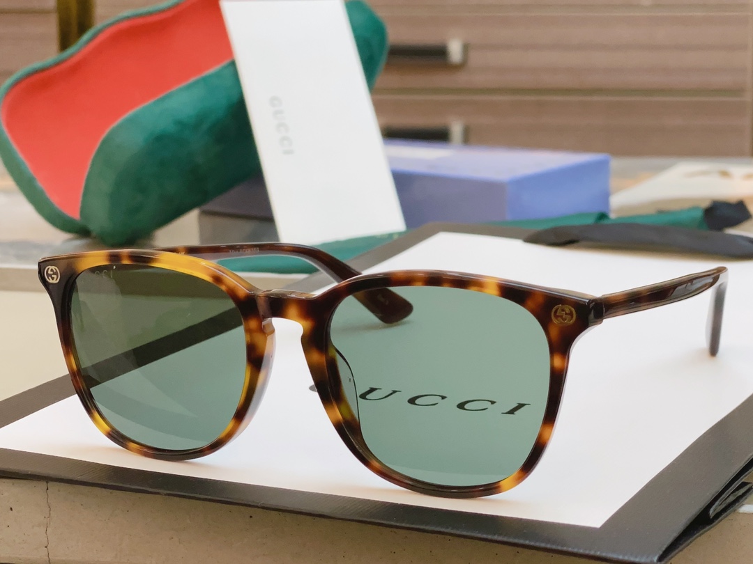 Sunglasses Gucci GG0154S size:53 19-150 - vstockx