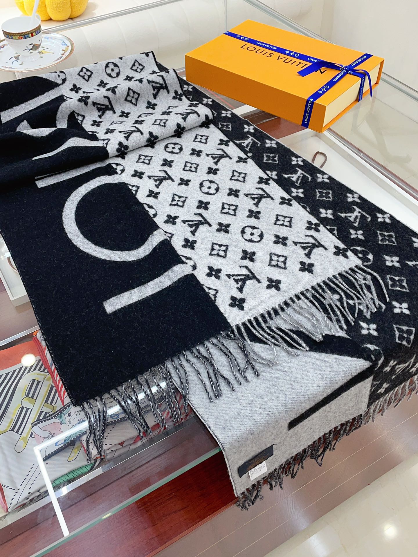 Streetwear Scarf LV 328862 SIZE:45*210cm - vstockx