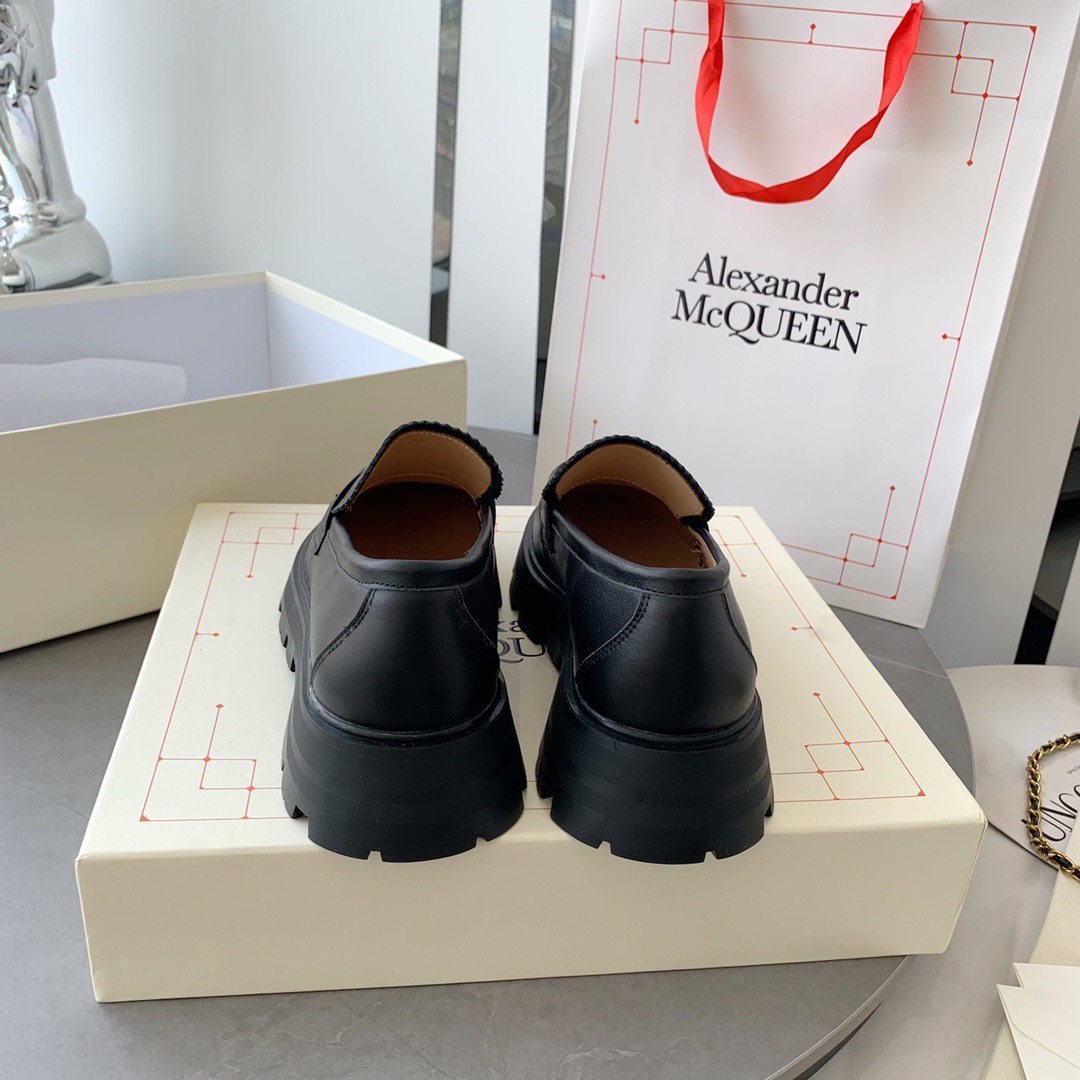 Alexander MCQueen woman is 35-40 - vstockx