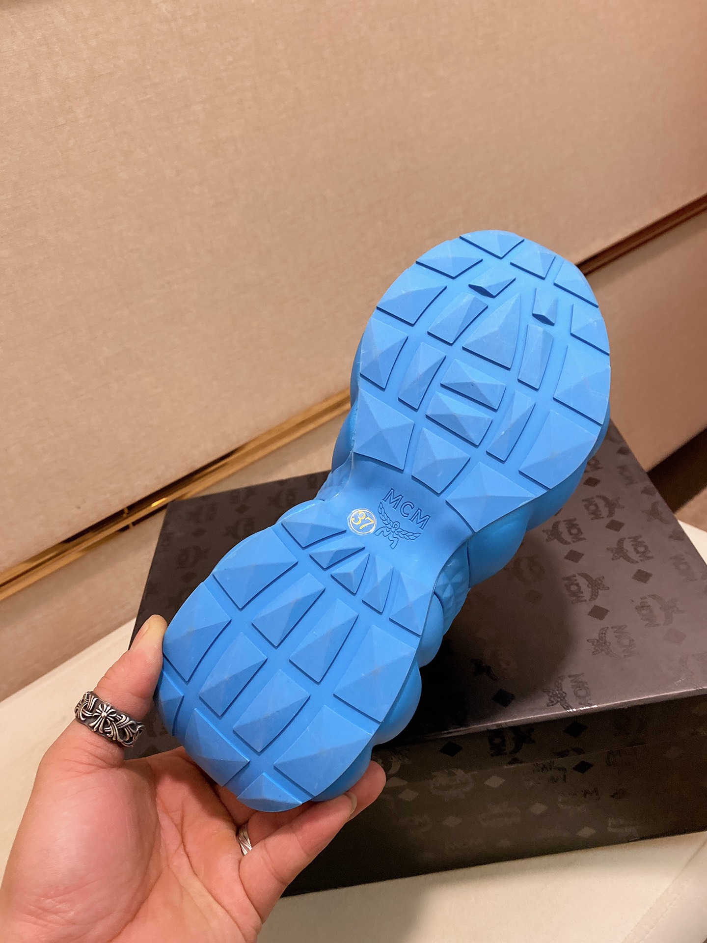 MCM Low Top Logo Lace-up Sneakers 5 - vstockx