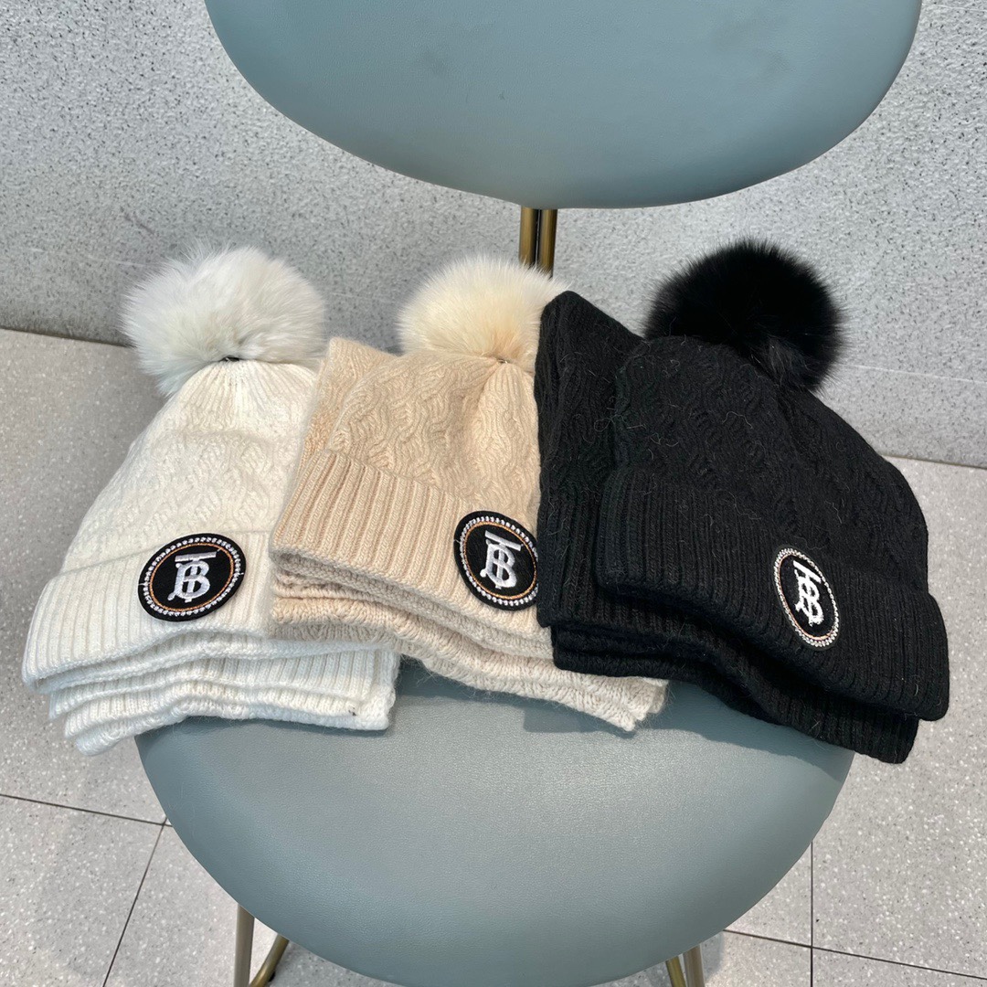 Hat & Scarf Burberry 2 - vstockx