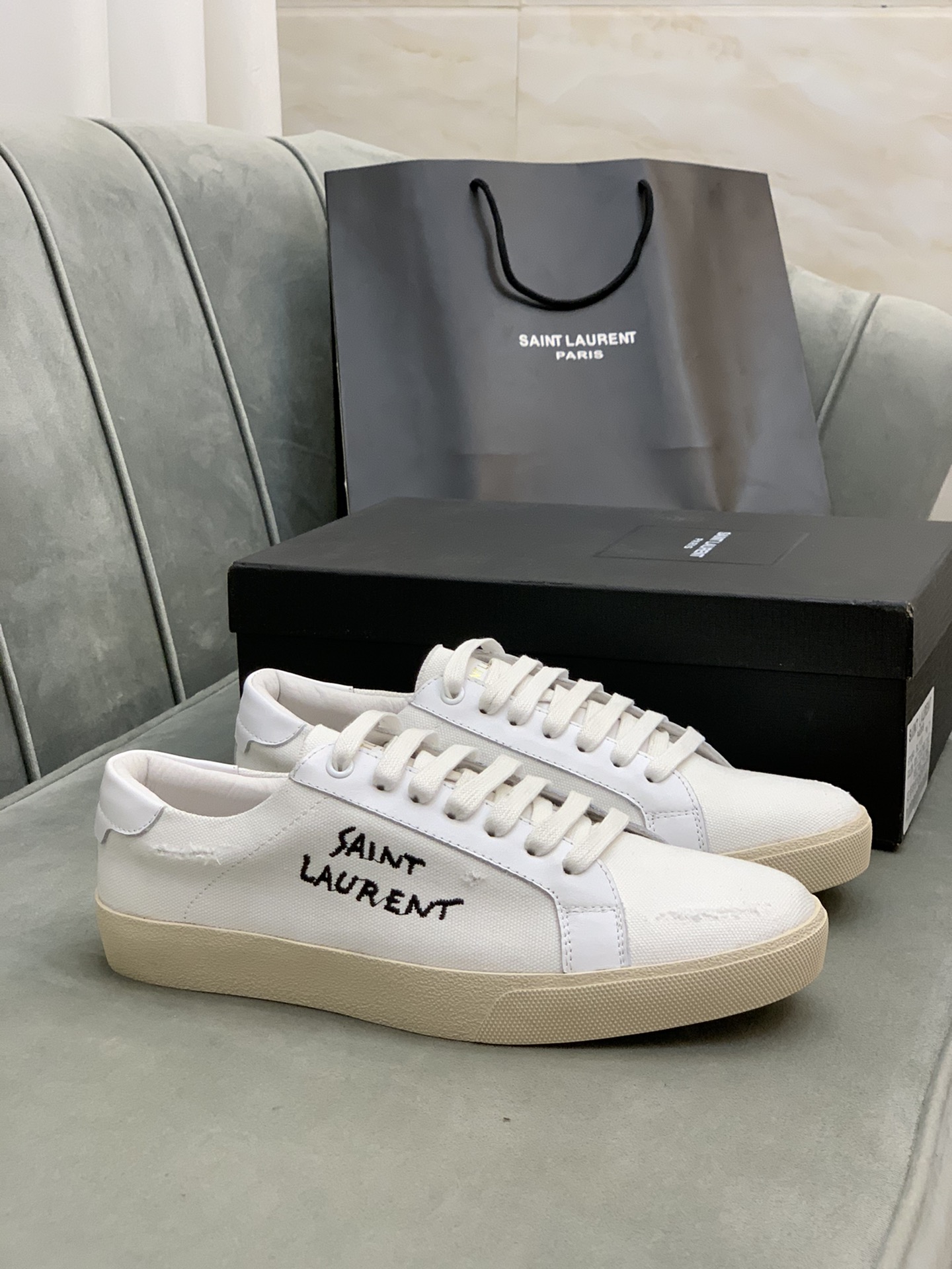 Saint Laurent Court Classic SL/06 sneaker 1 - vstockx