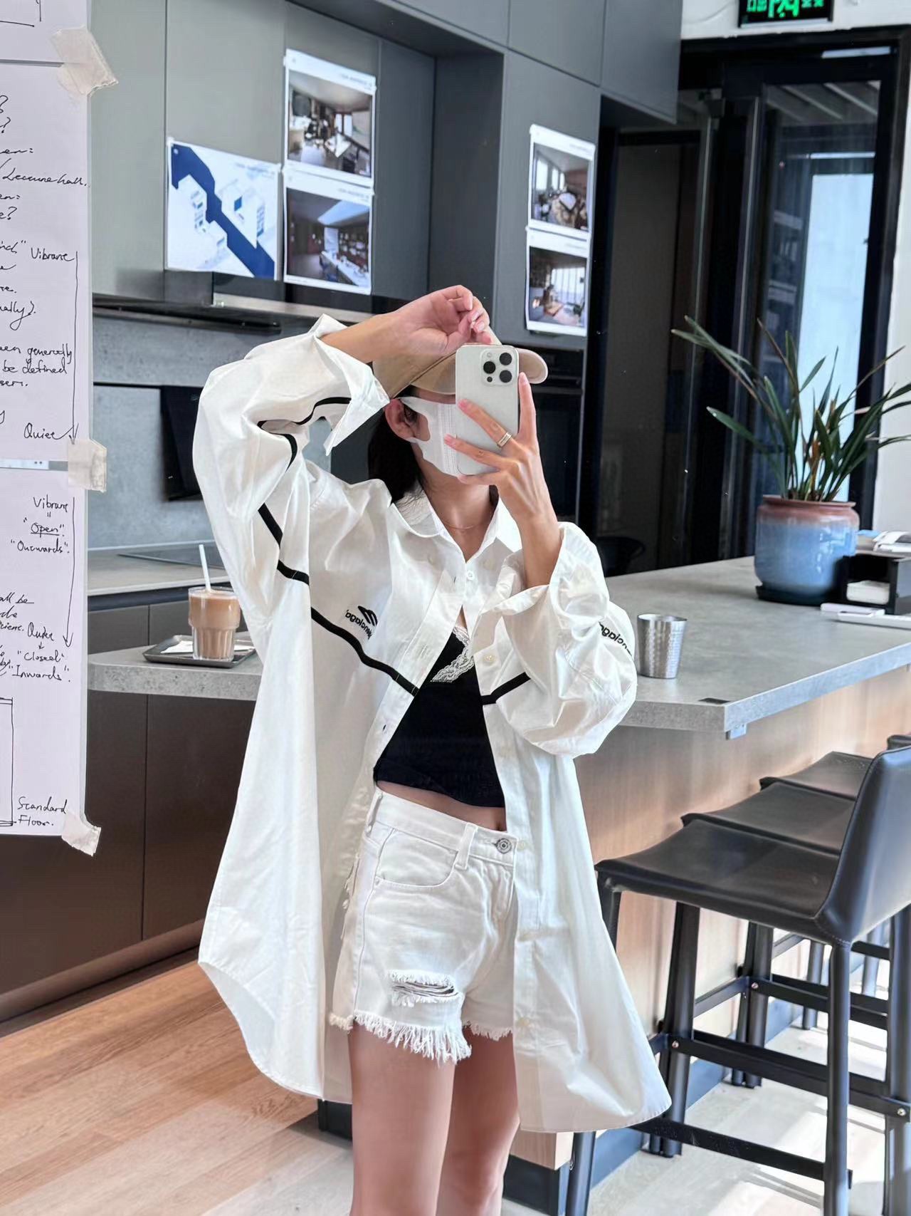 Clothes Balenciaga 143 - vstockx