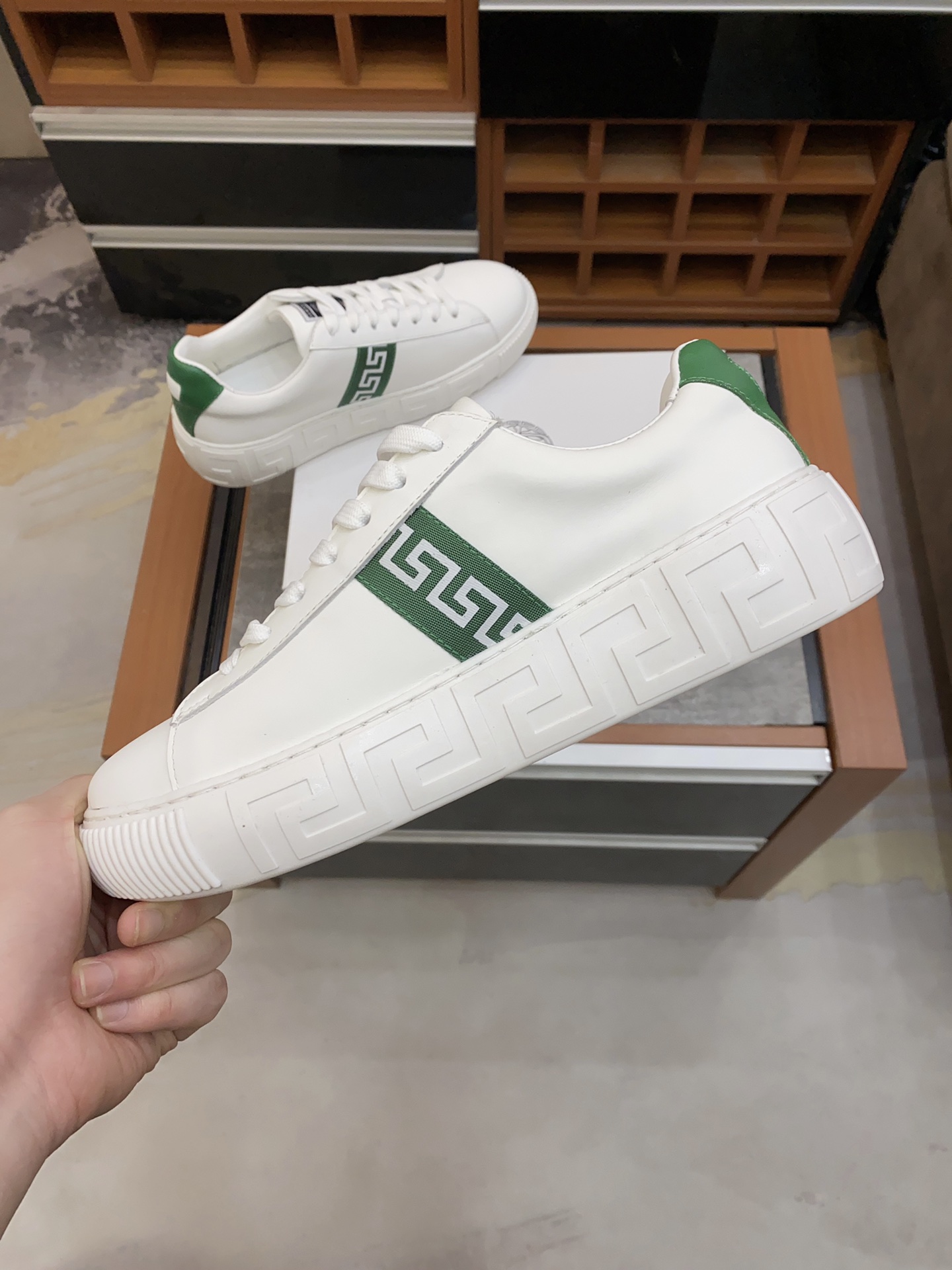 Versace Greca Sneaker 22 - vstockx