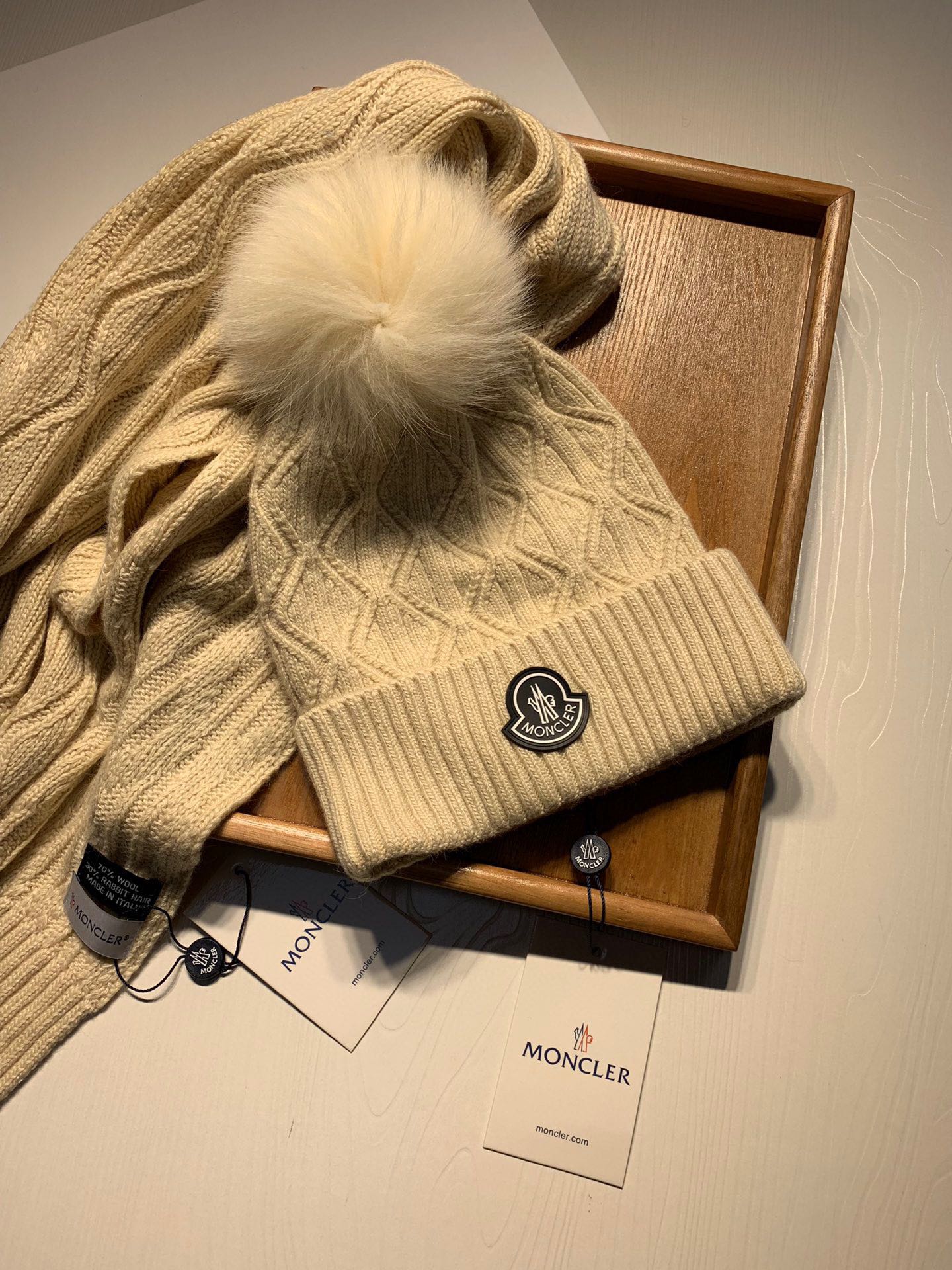 Hat & Scarf Moncler 1 - vstockx