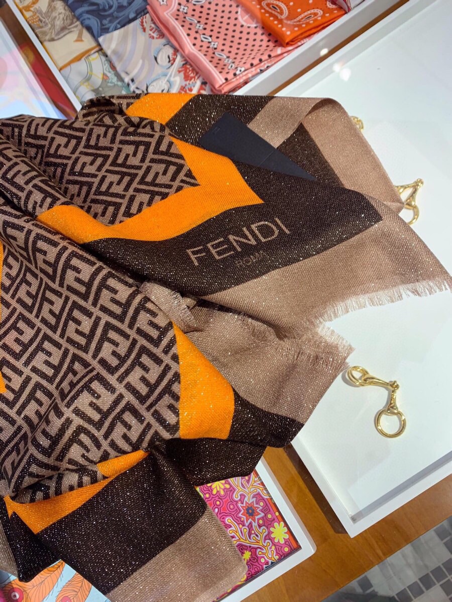 Streetwear Scarf FENDI 329000 SIZE:100*200cm - vstockx
