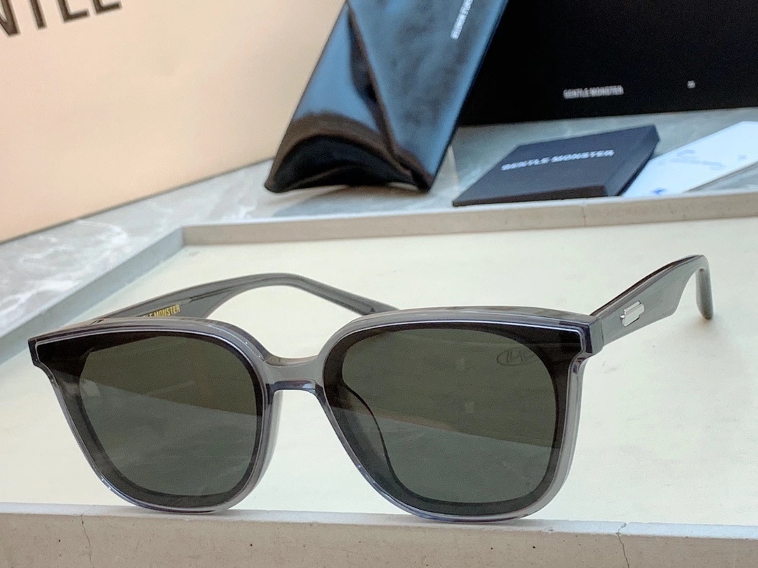 Sunglasses GENTLE MONSTER Lilit 01��BR��size:68��17-149 - vstockx