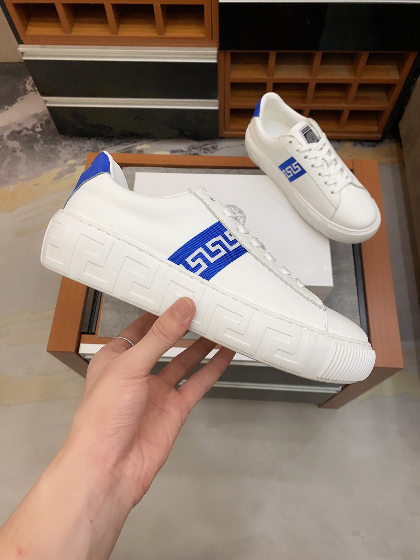 Versace Greca Sneaker 23 - vstockx