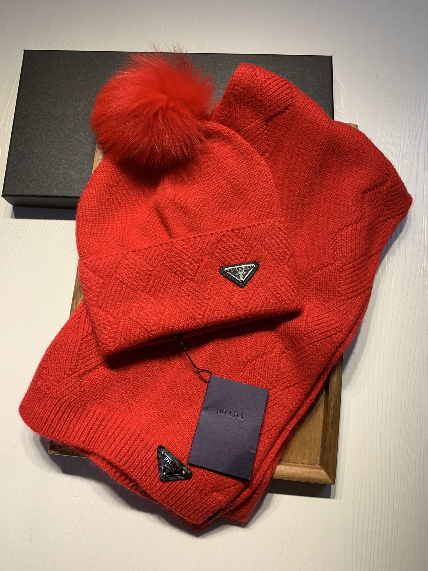Hat & Scarf Prada 3 - vstockx