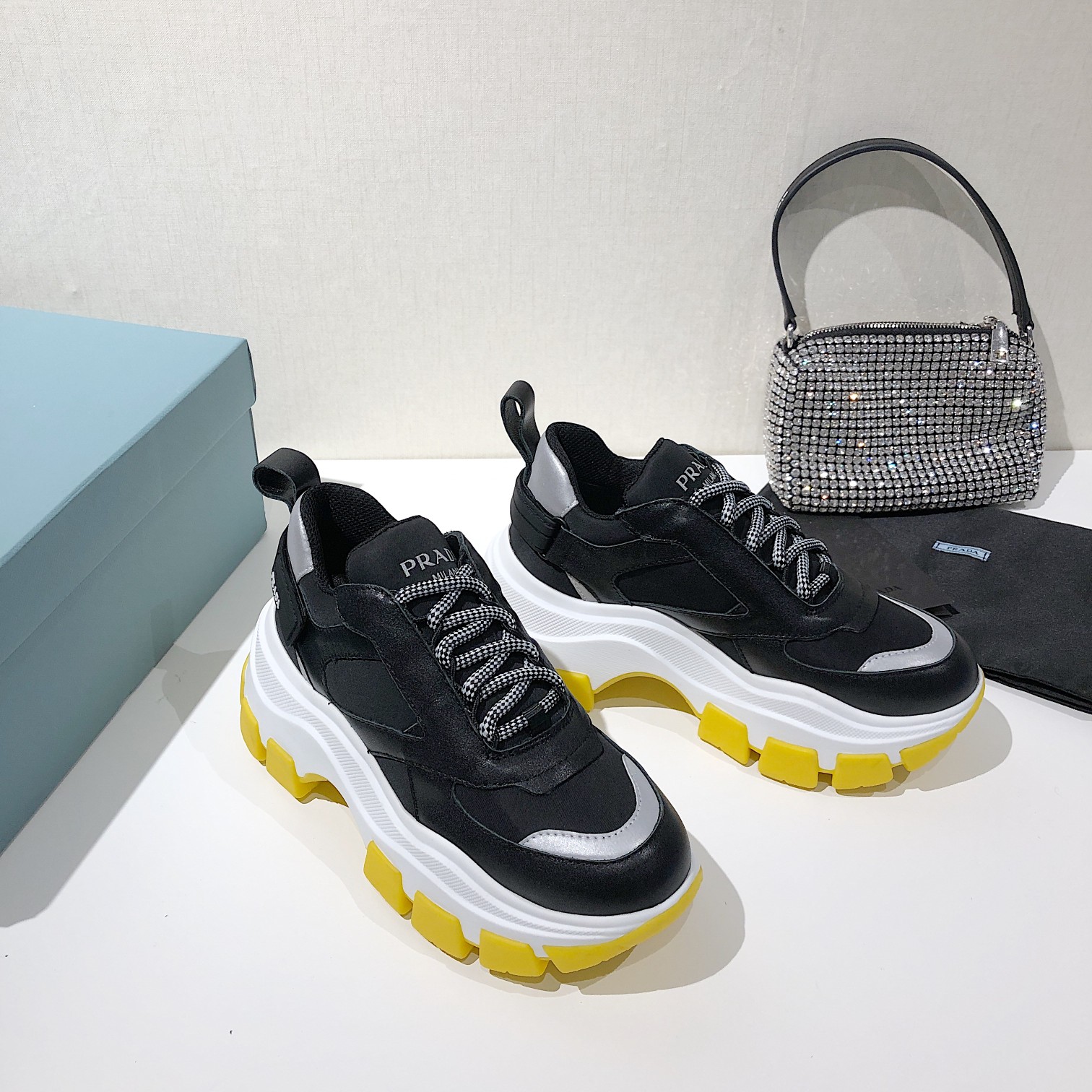 Prada Low Top sneaker 59 - vstockx