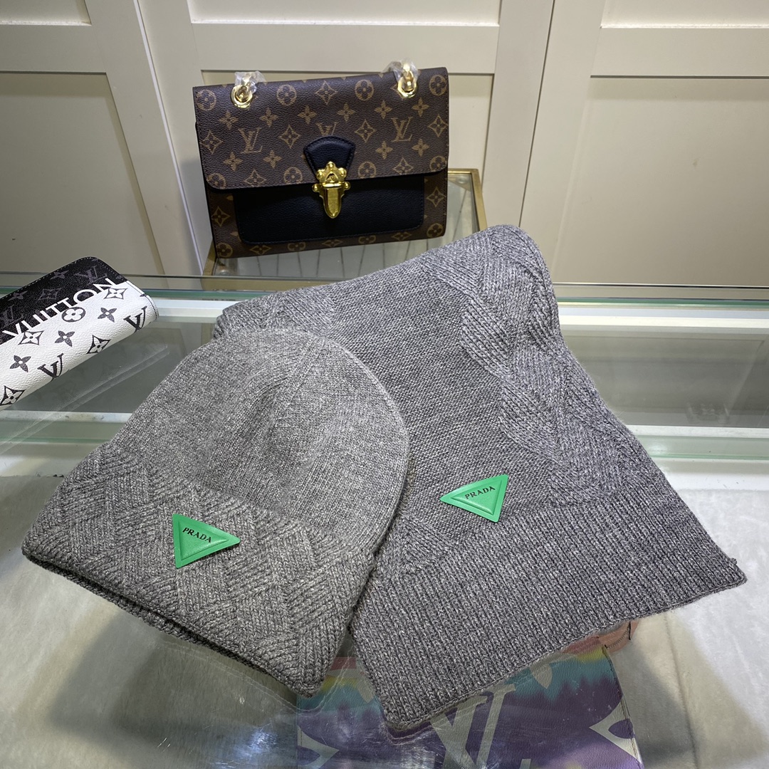 Hat & Scarf Prada 1 - vstockx