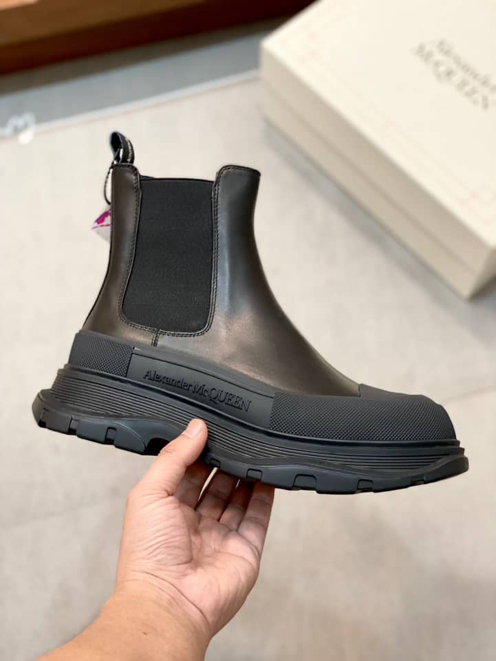 Alexander McQueen Tread Slick Chelsea Boot Leather Triple Black - vstockx