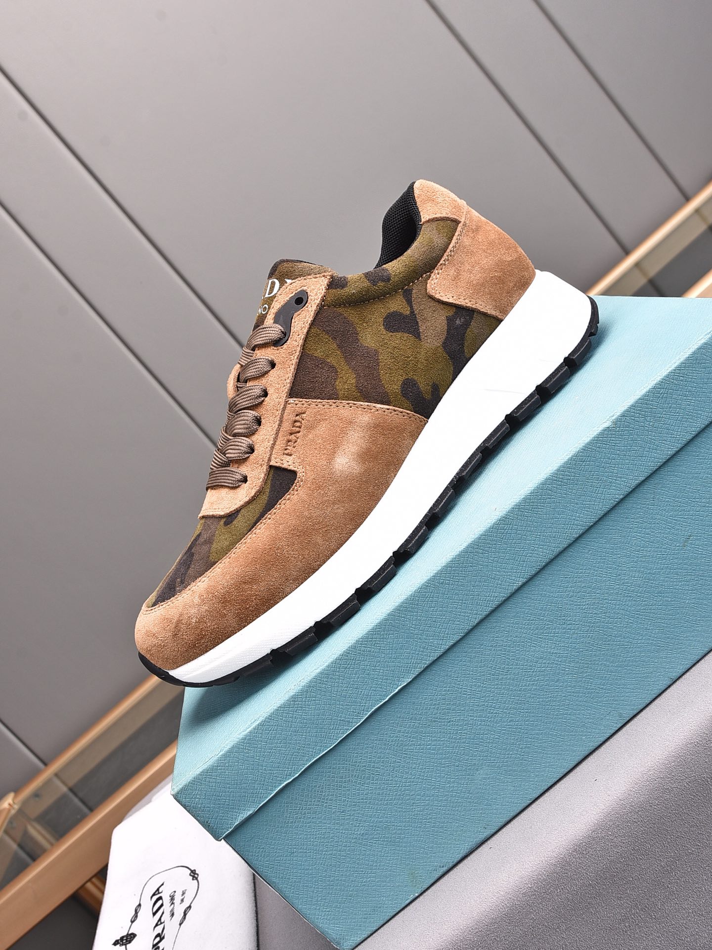 Prada Low Top sneaker 28 - vstockx