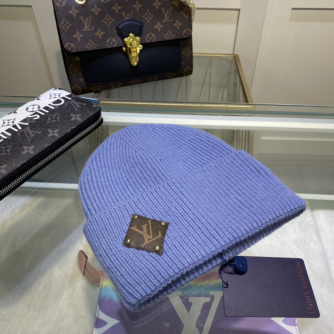 Hat & Scarf Louis Vuitton 3 - vstockx